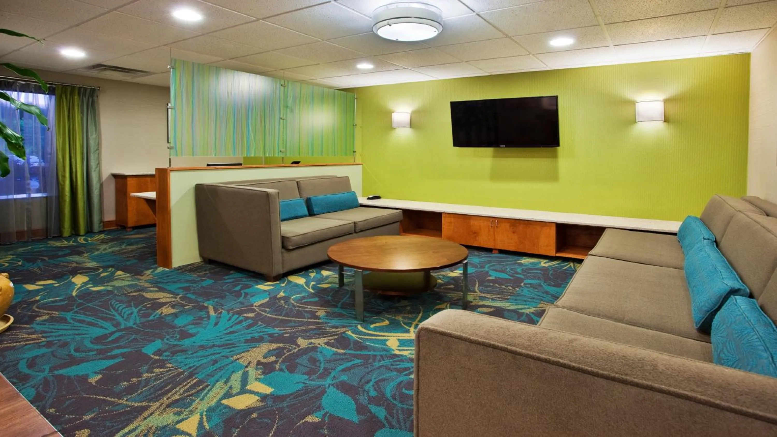 Lobby or reception, Seating Area in Holiday Inn Express Hotel & Suites Kimball