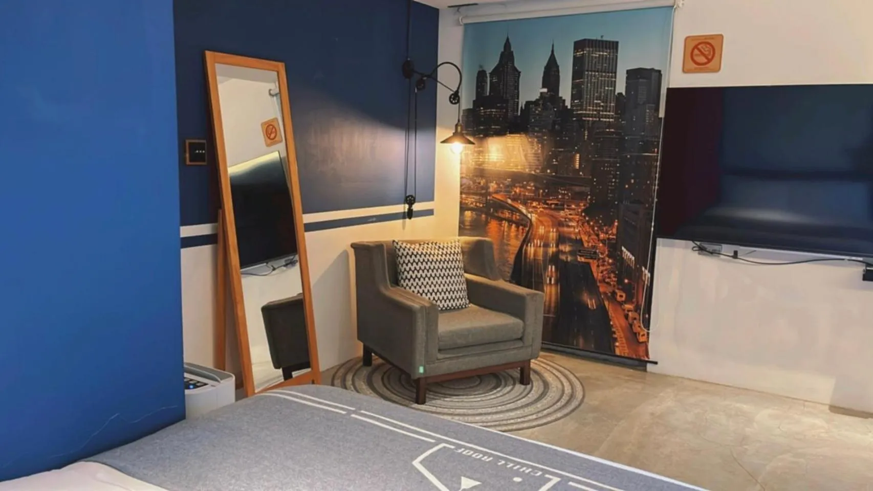 Photo of the whole room in Chill Roof Hotel