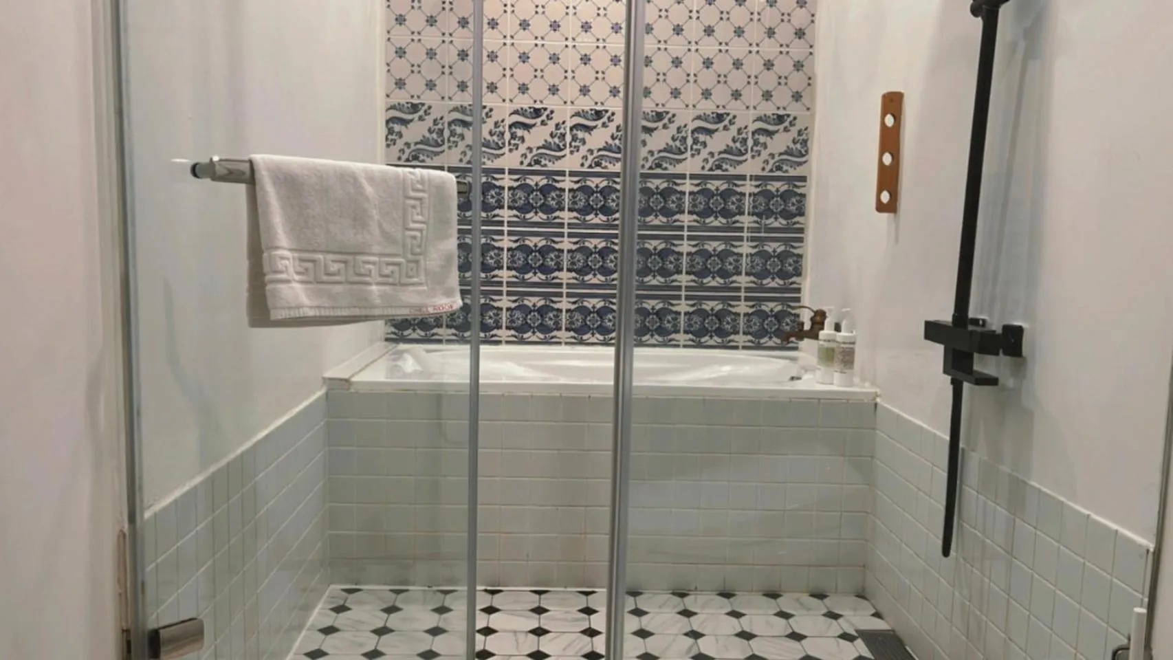 Bathroom in Chill Roof Hotel