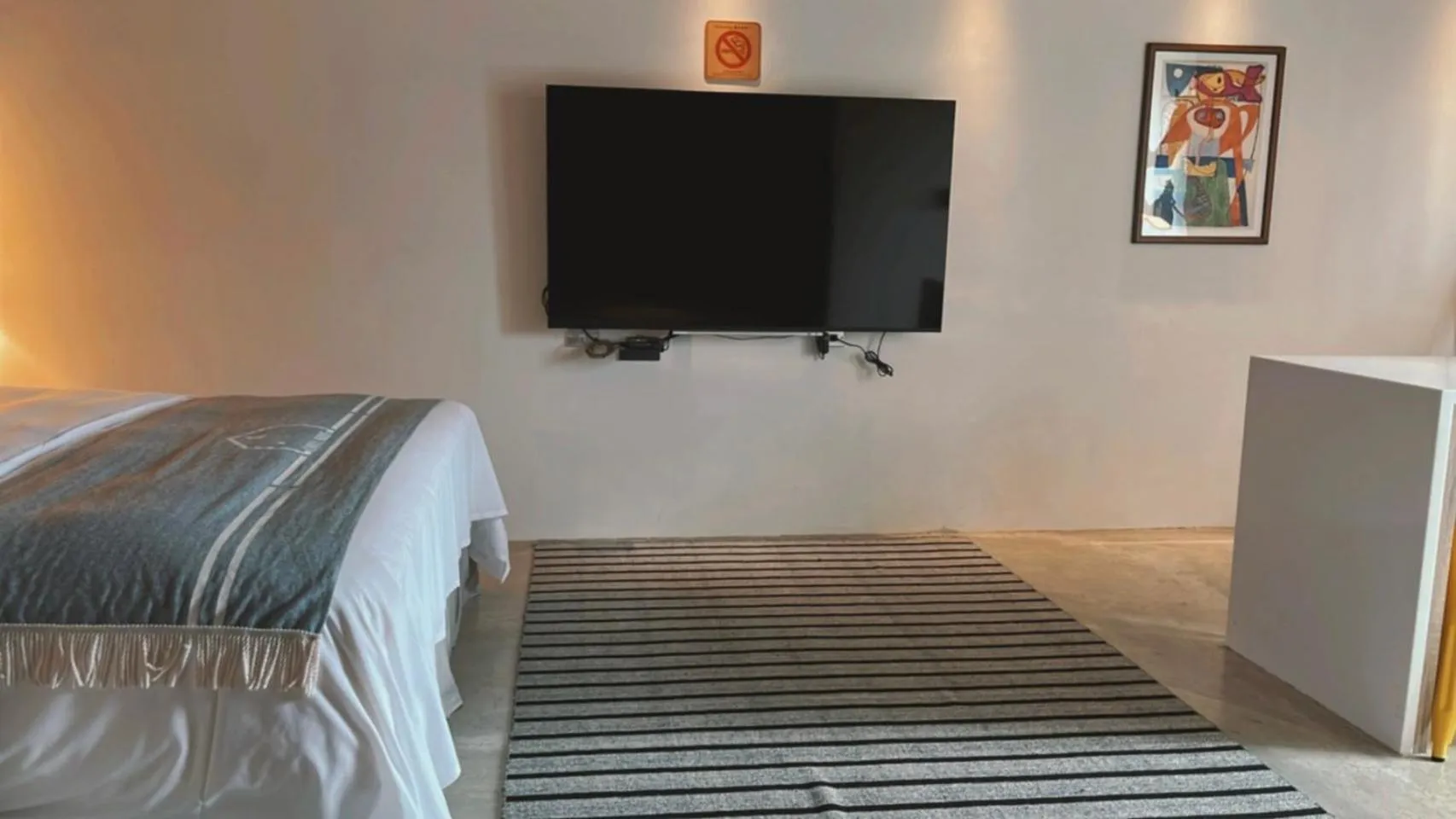 TV and multimedia, Bed in Chill Roof Hotel