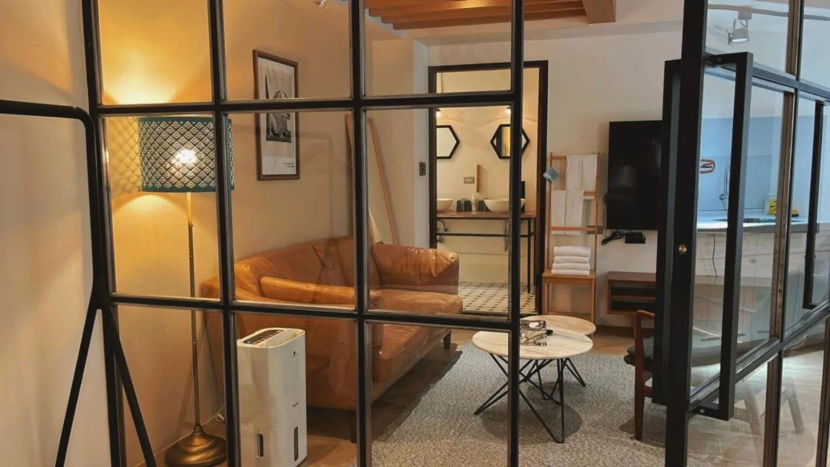 Photo of the whole room, Bed in Chill Roof Hotel