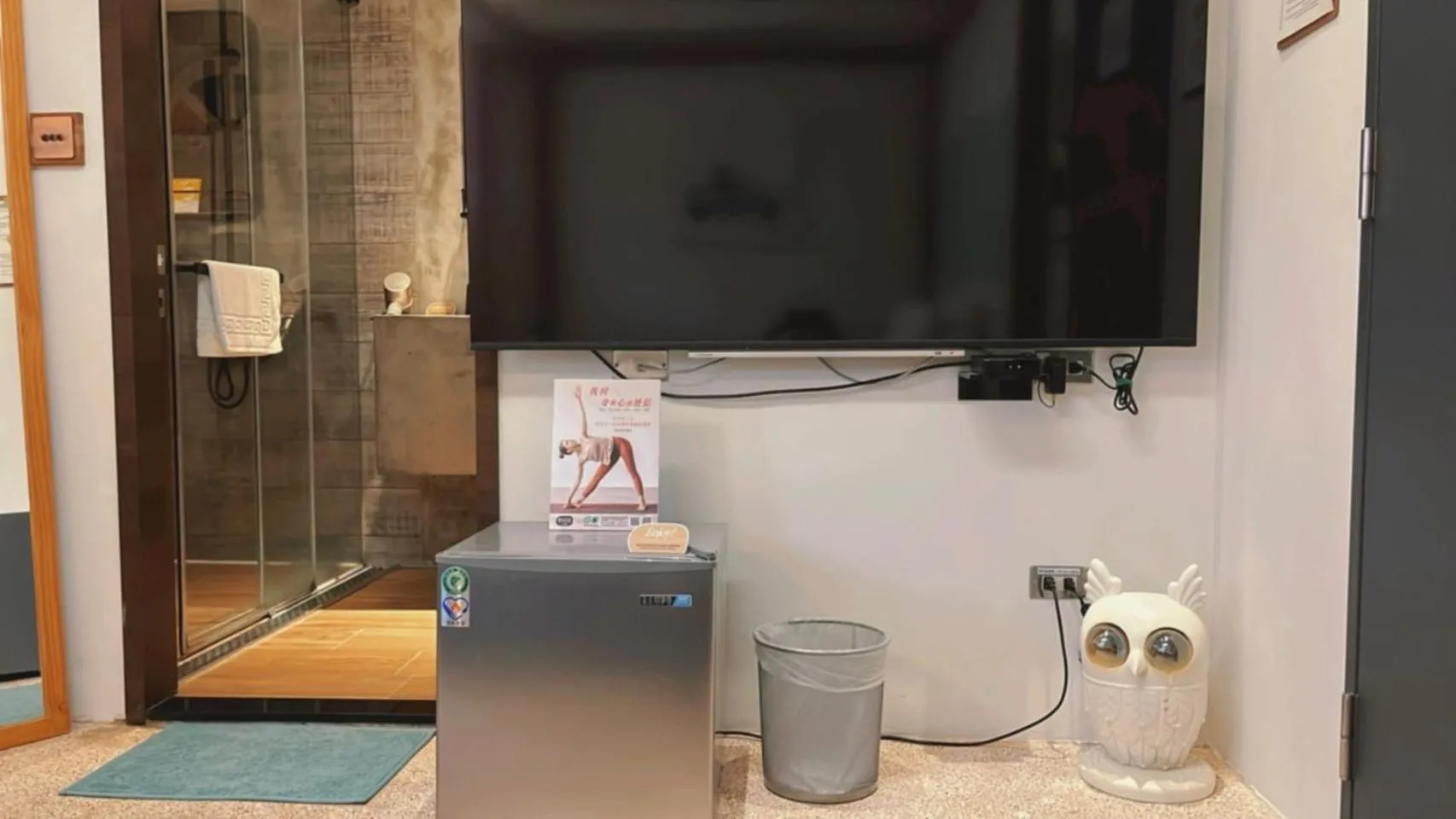 TV and multimedia in Chill Roof Hotel