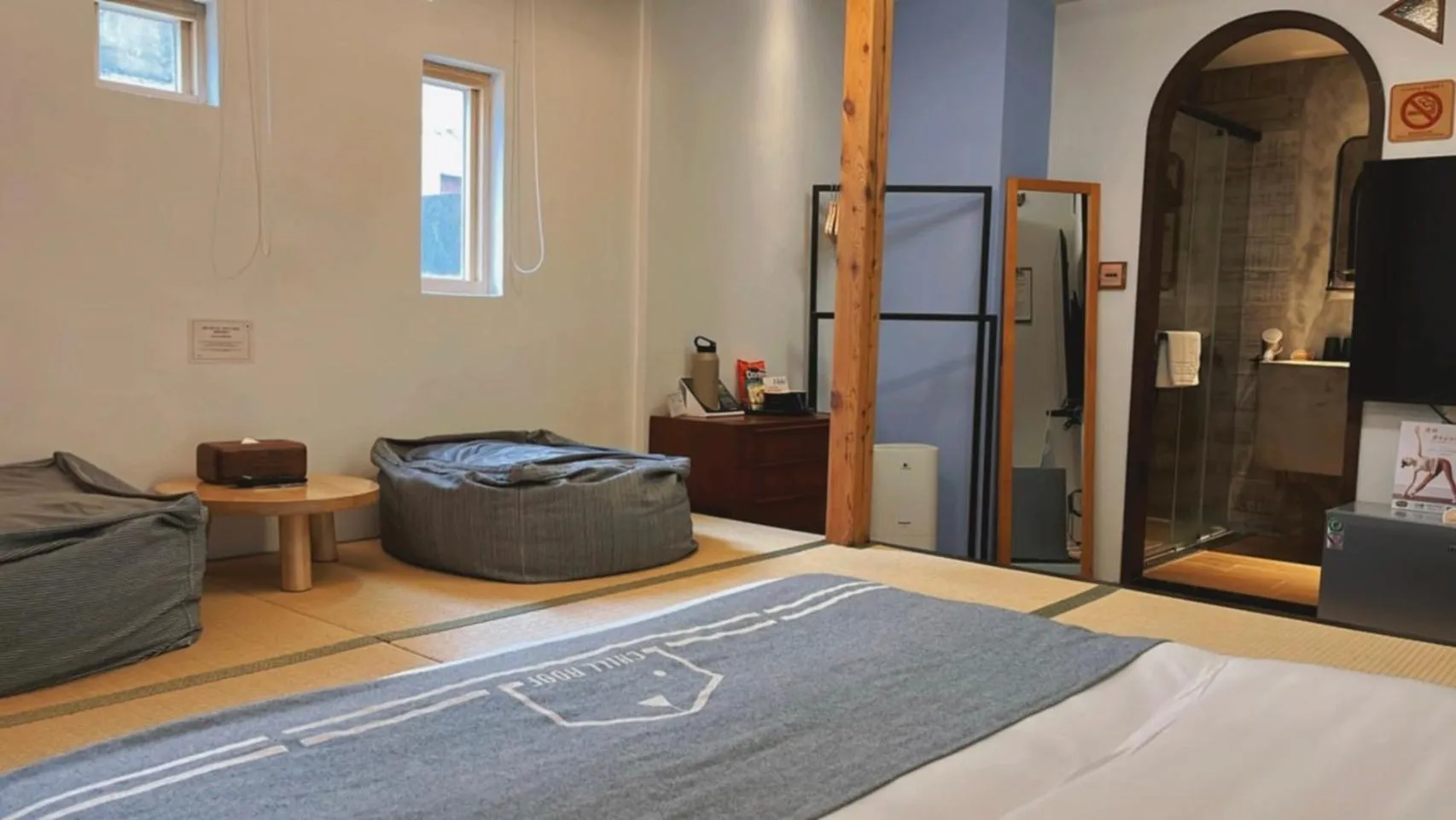 Photo of the whole room, Bed in Chill Roof Hotel