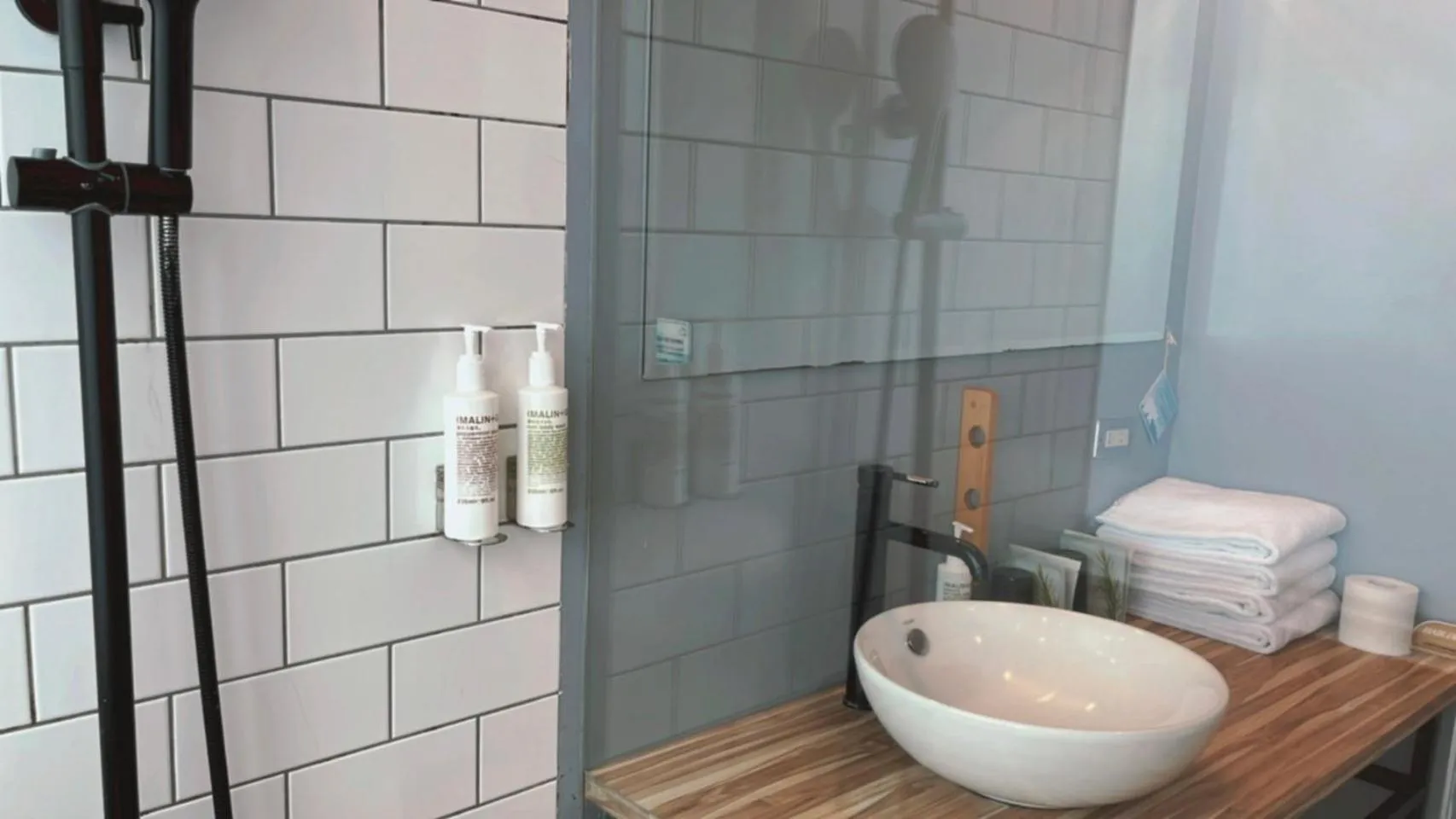 Bathroom in Chill Roof Hotel