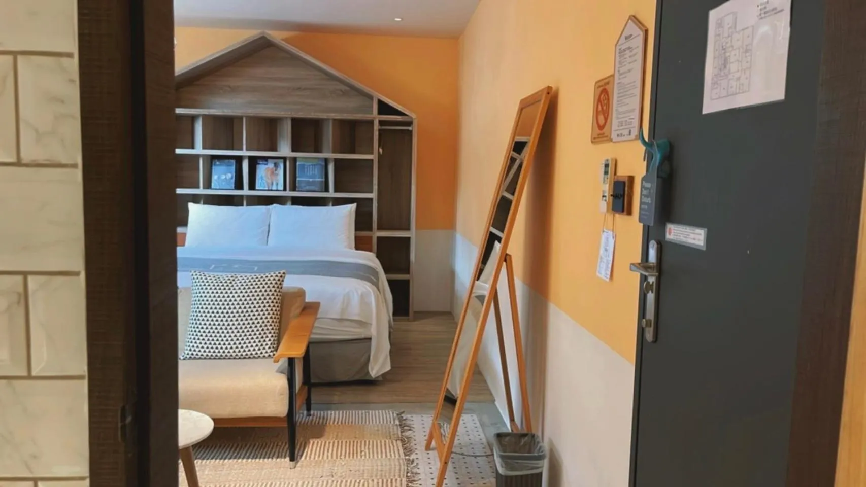 Photo of the whole room, Bed in Chill Roof Hotel