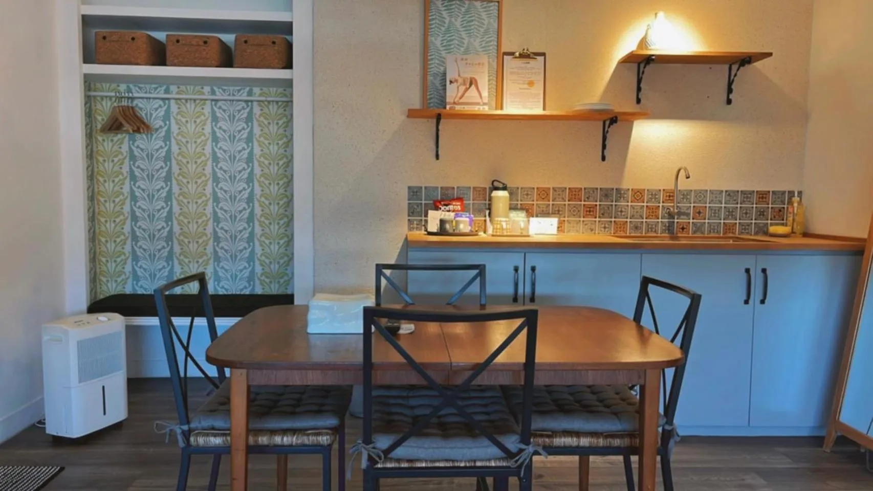 Dining area in Chill Roof Hotel