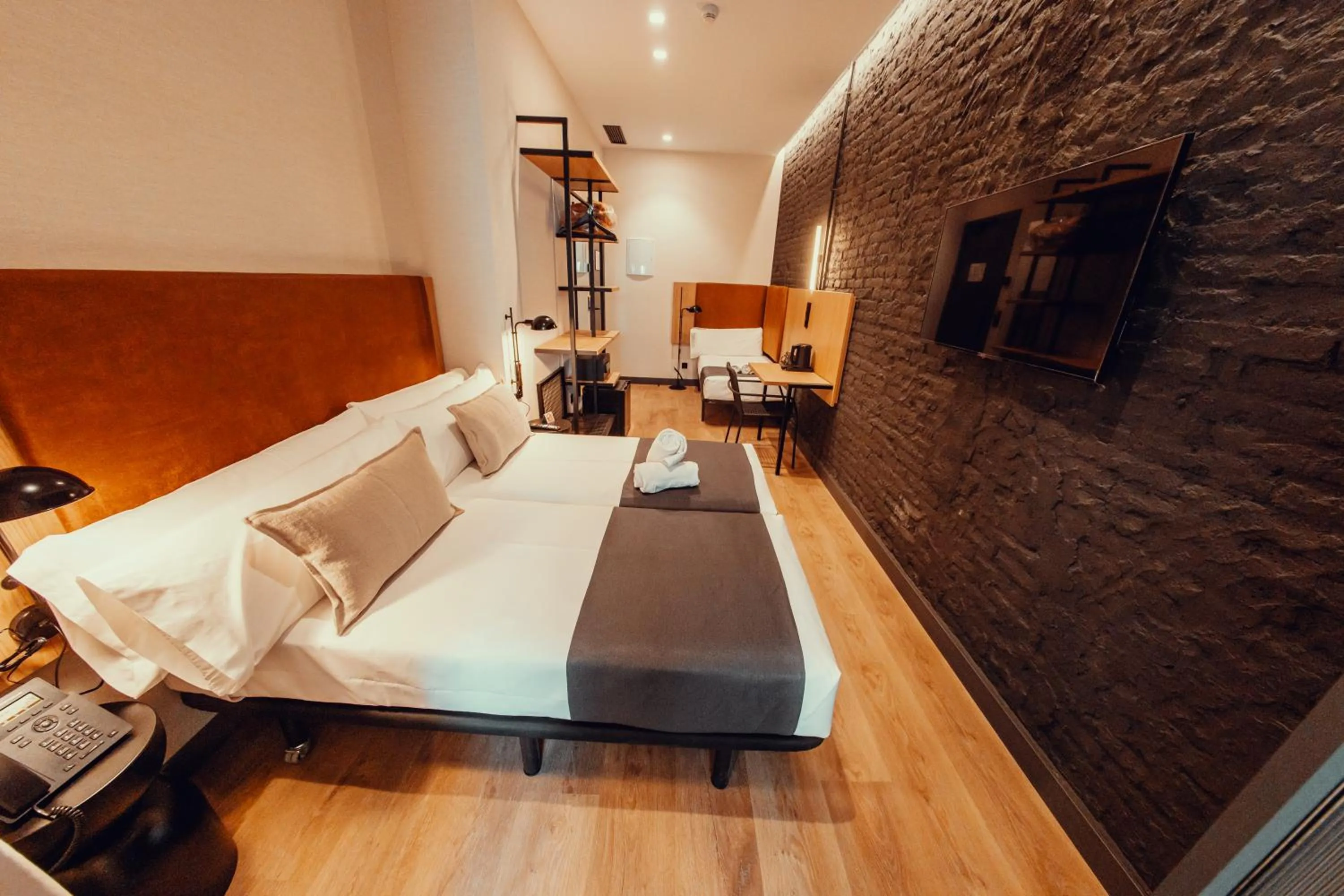 Photo of the whole room, Bed in Hotel Transit