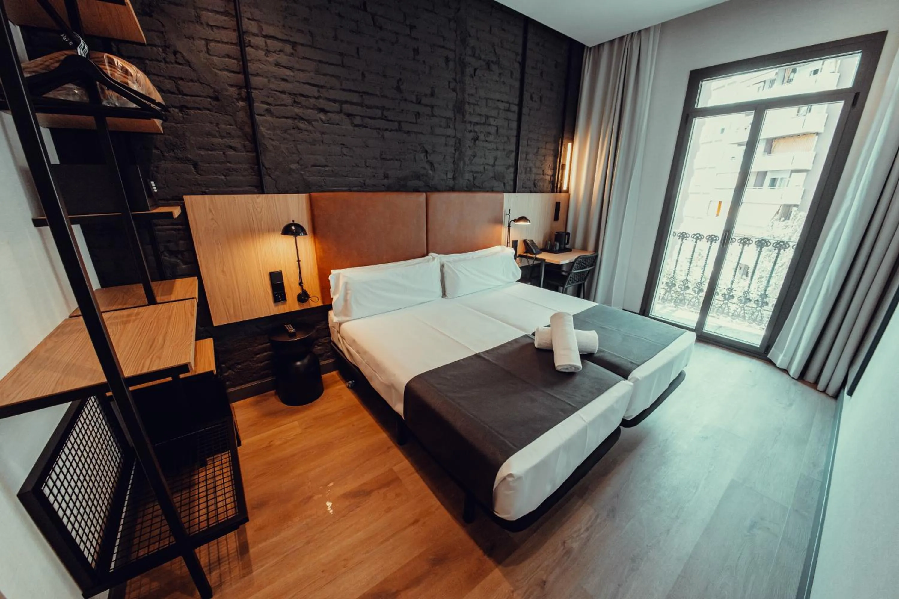 Photo of the whole room, Bed in Hotel Transit