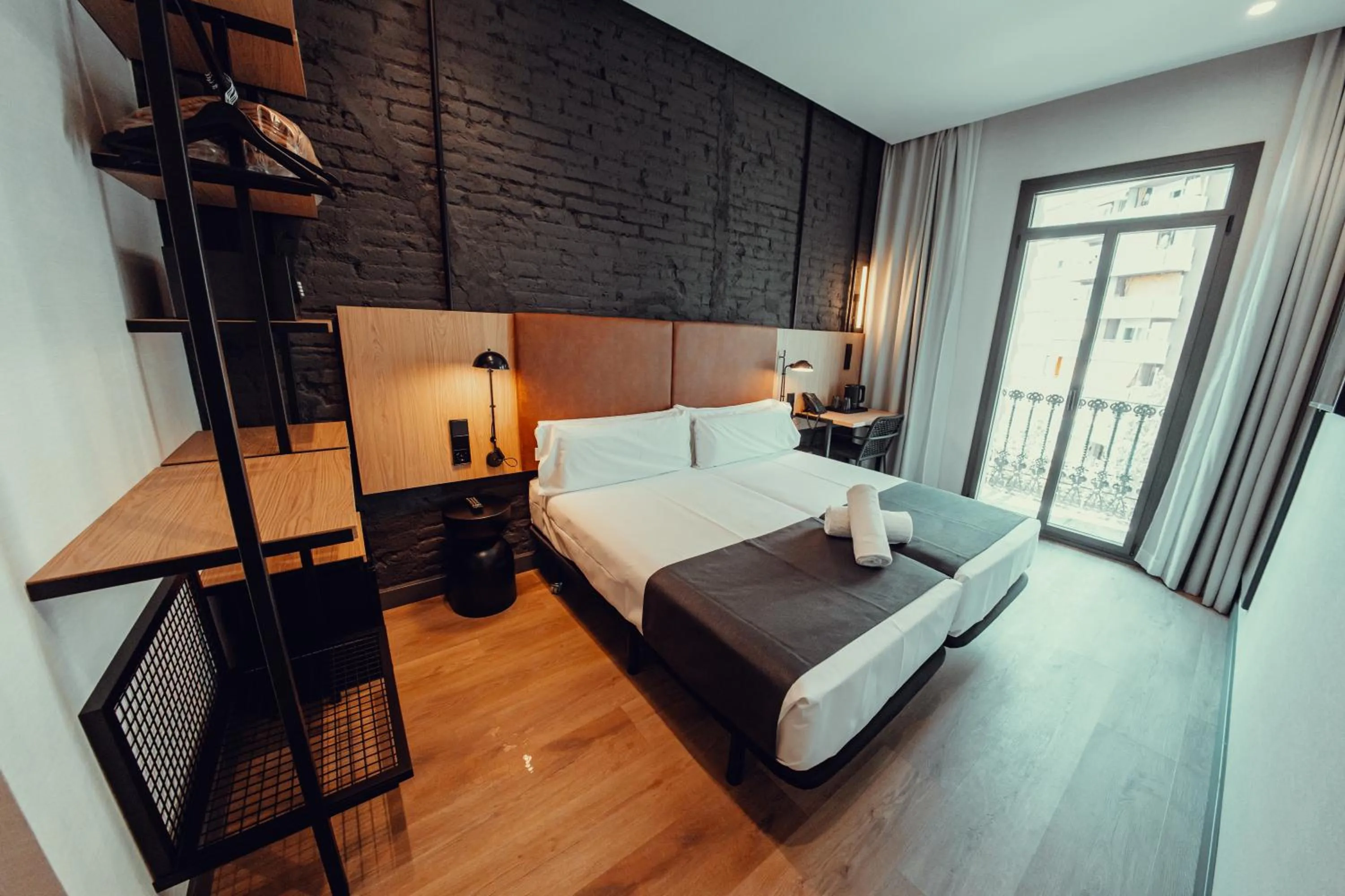 Photo of the whole room, Bed in Hotel Transit