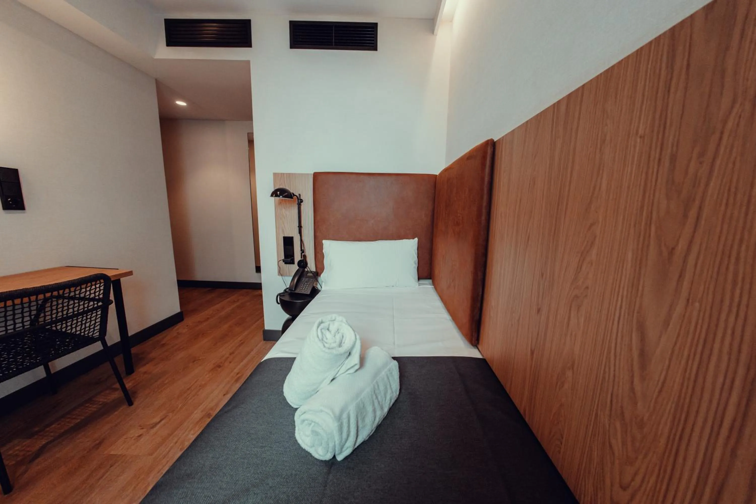 Photo of the whole room, Bed in Hotel Transit