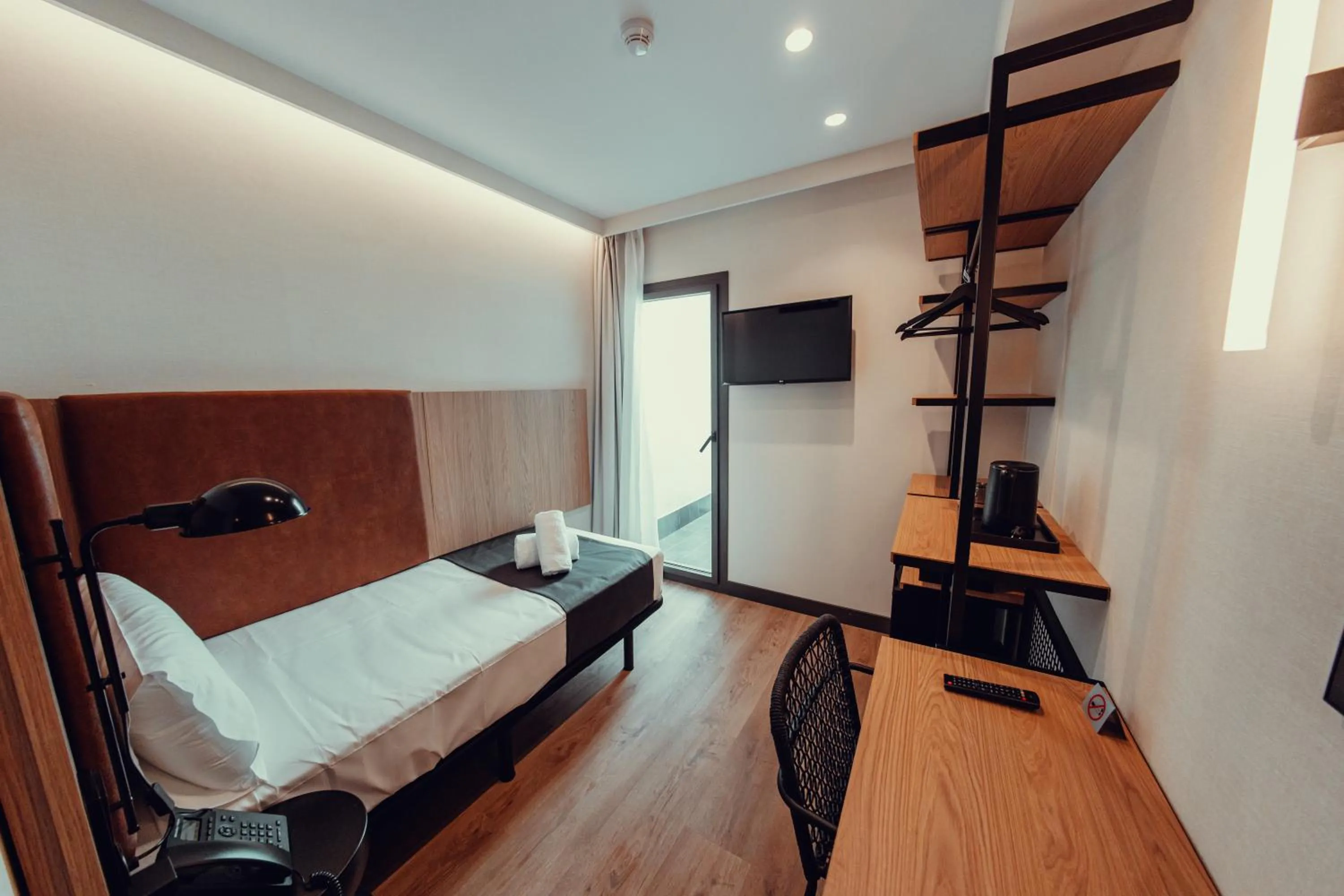 Photo of the whole room, Bed in Hotel Transit