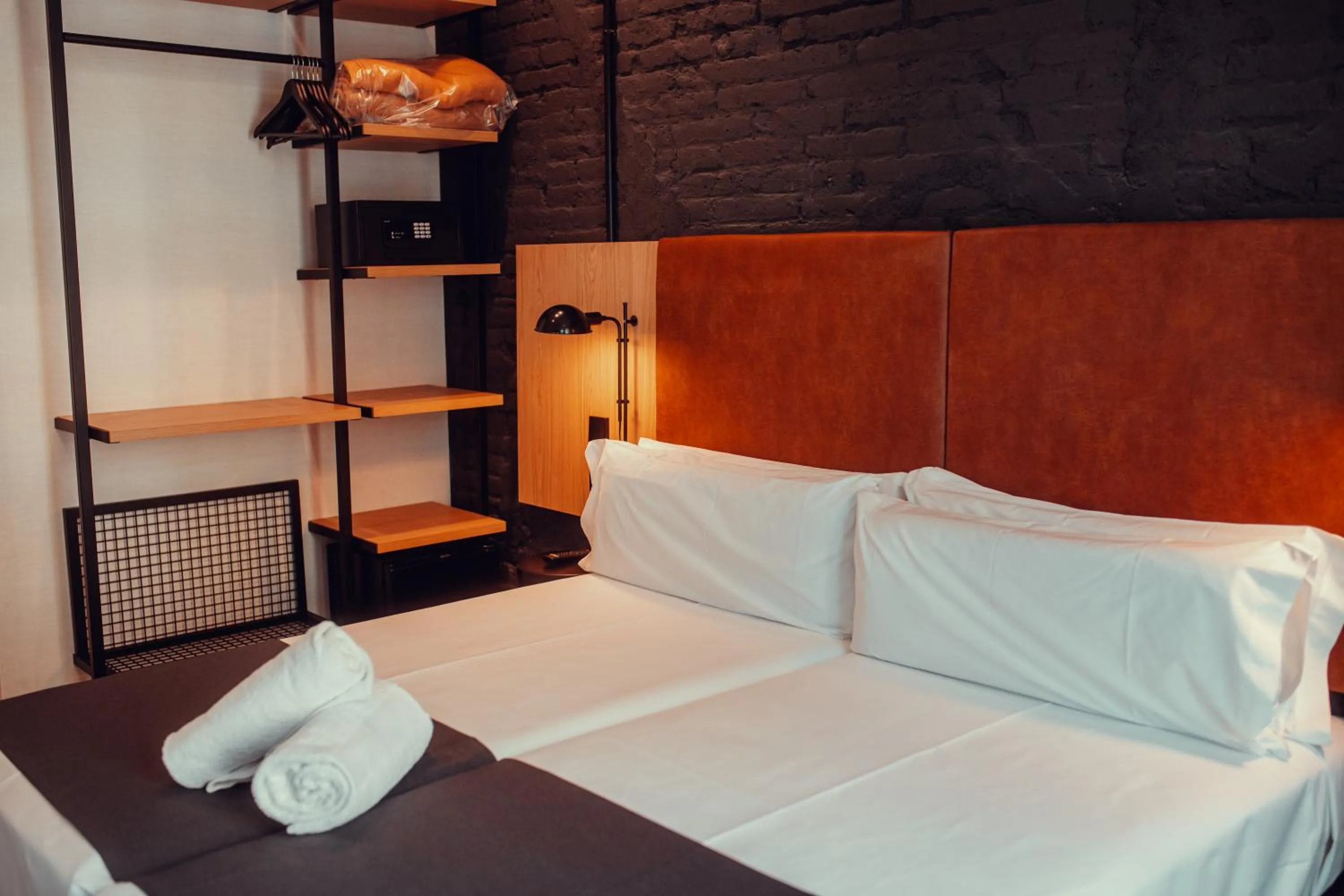 Photo of the whole room, Bed in Hotel Transit