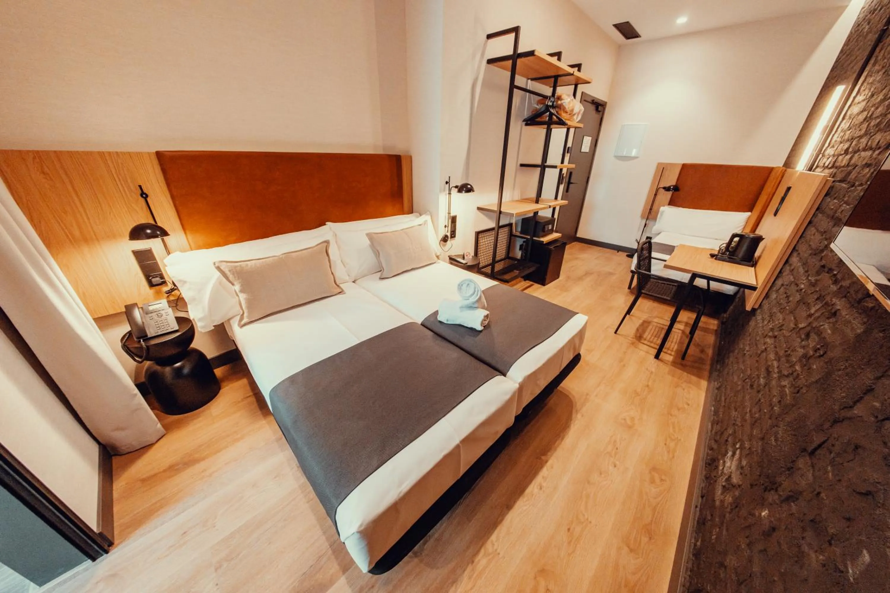 Photo of the whole room, Bed in Hotel Transit