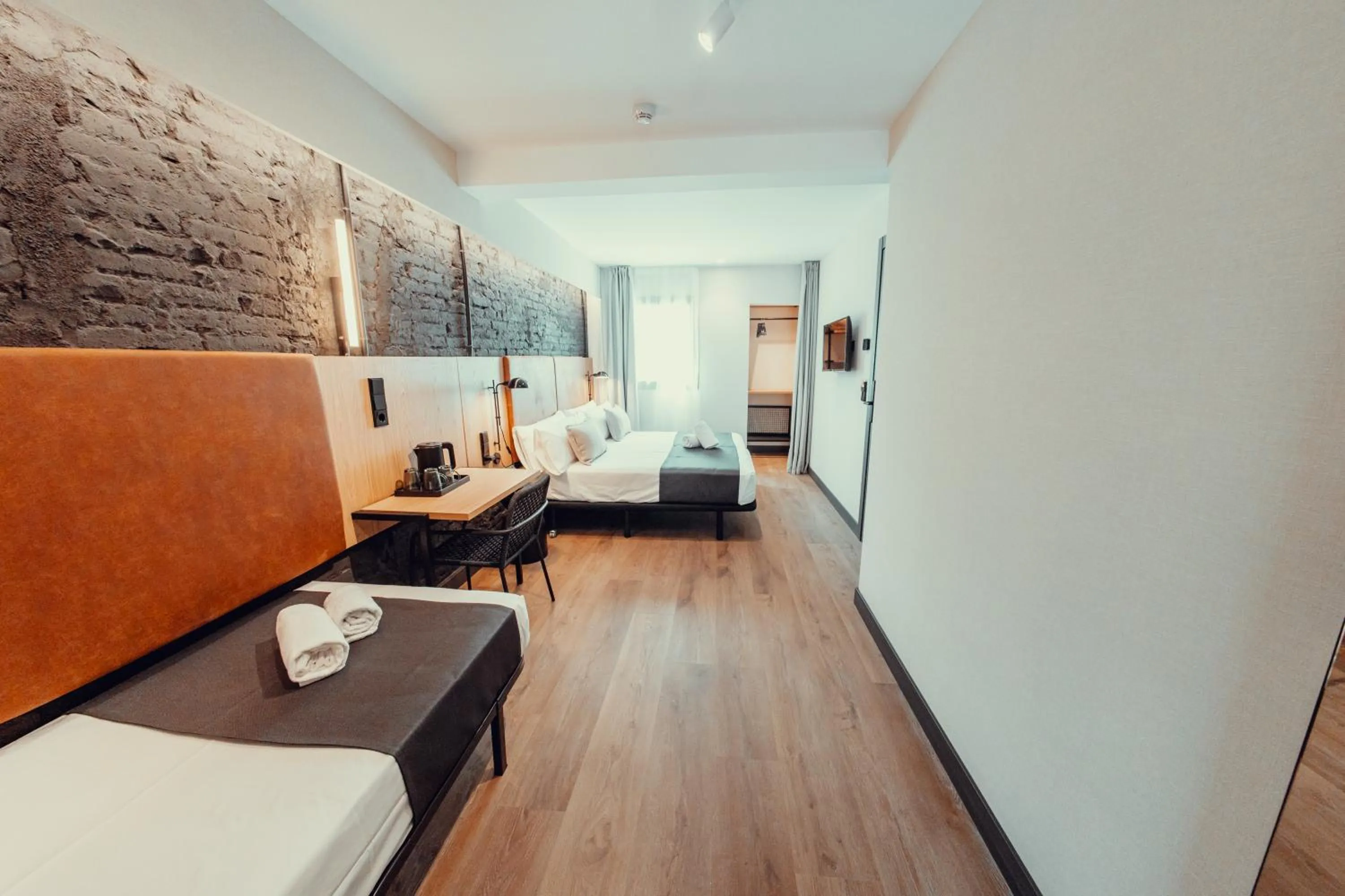 Photo of the whole room, Bed in Hotel Transit