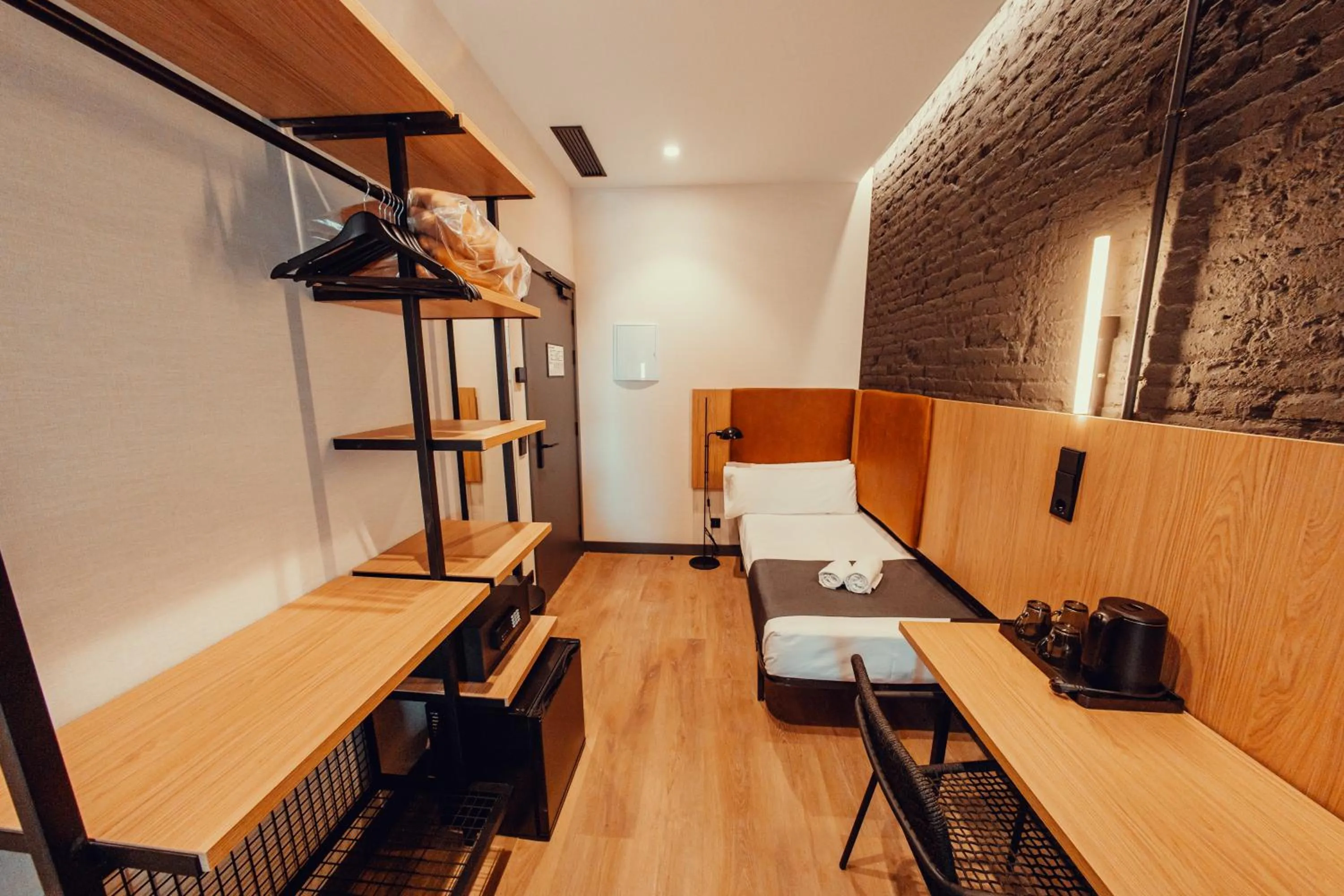 Photo of the whole room, Bed in Hotel Transit