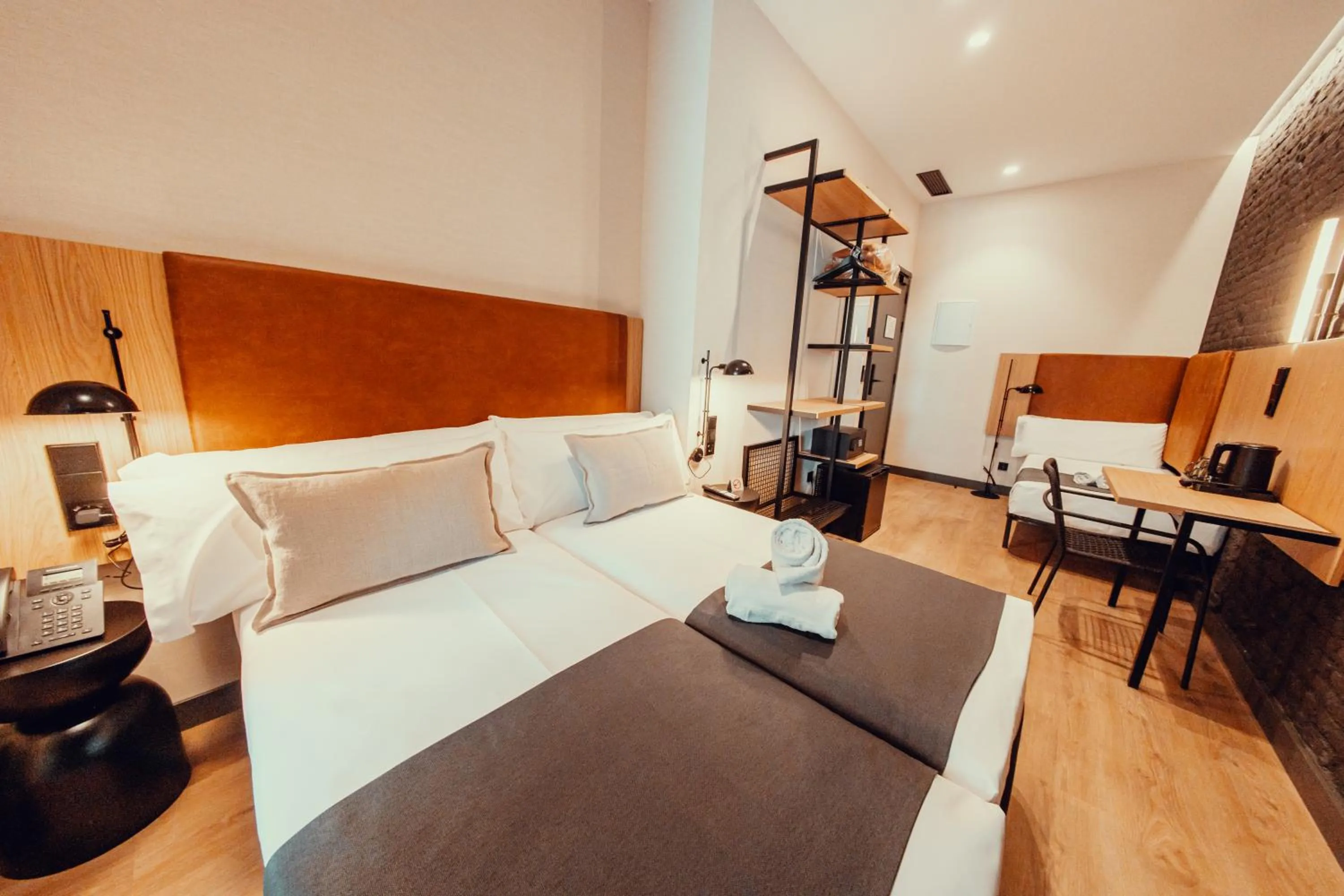 Photo of the whole room, Bed in Hotel Transit