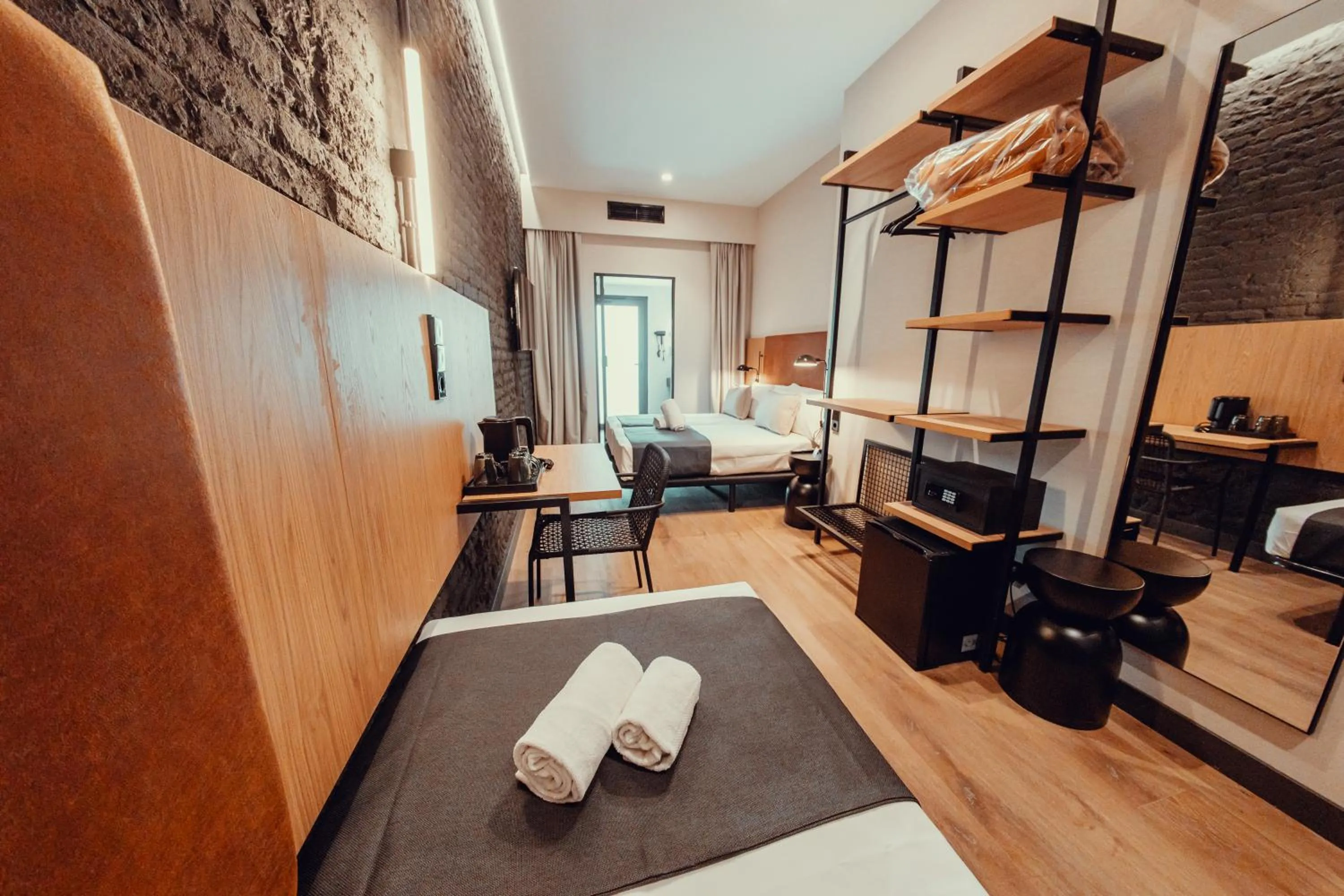 Photo of the whole room, Bed in Hotel Transit