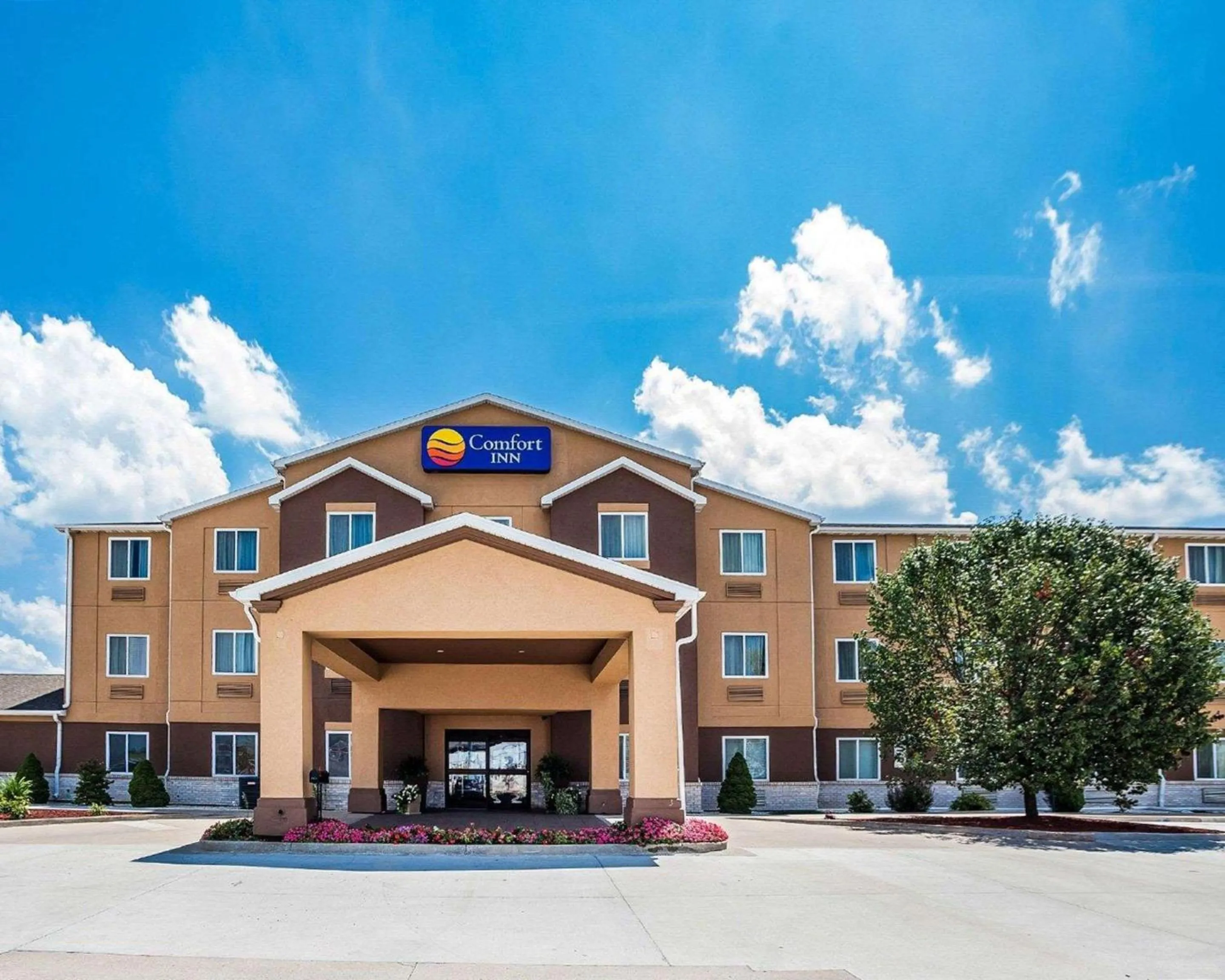 Property building in Comfort Inn & Suites Moberly