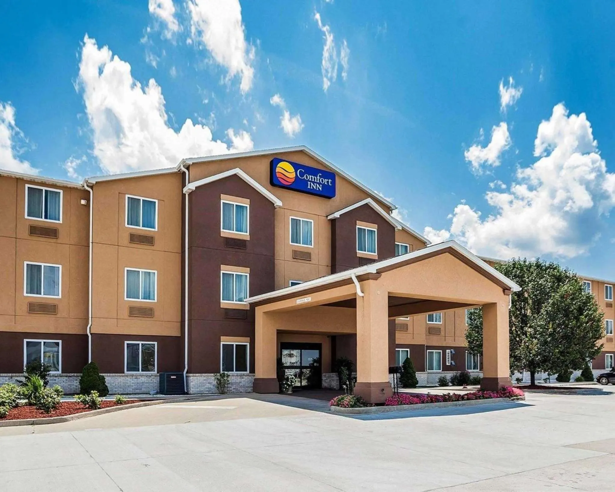 Property building in Comfort Inn & Suites Moberly