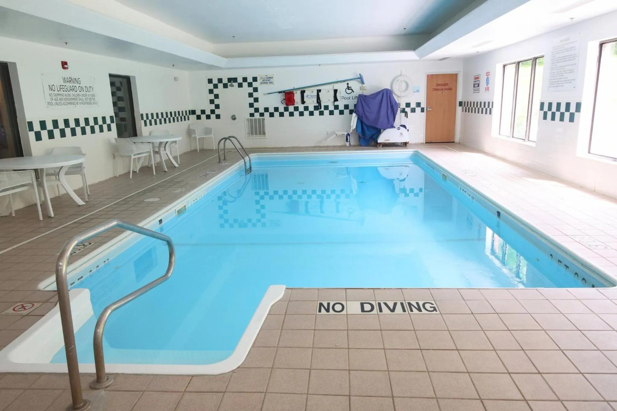 Swimming pool in Holiday Inn Express Hotel & Suites Logansport by IHG
