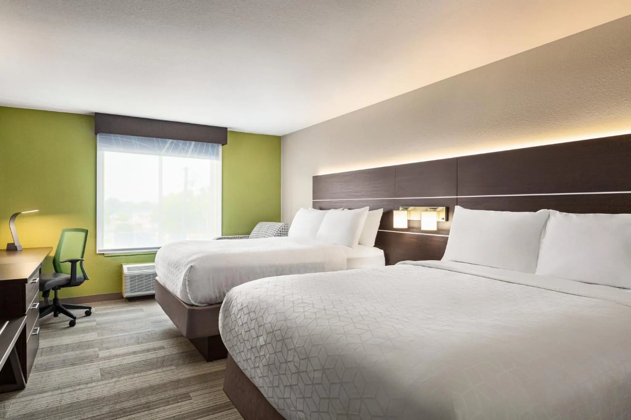 Photo of the whole room, Bed in Holiday Inn Express Hotel & Suites Live Oak by IHG