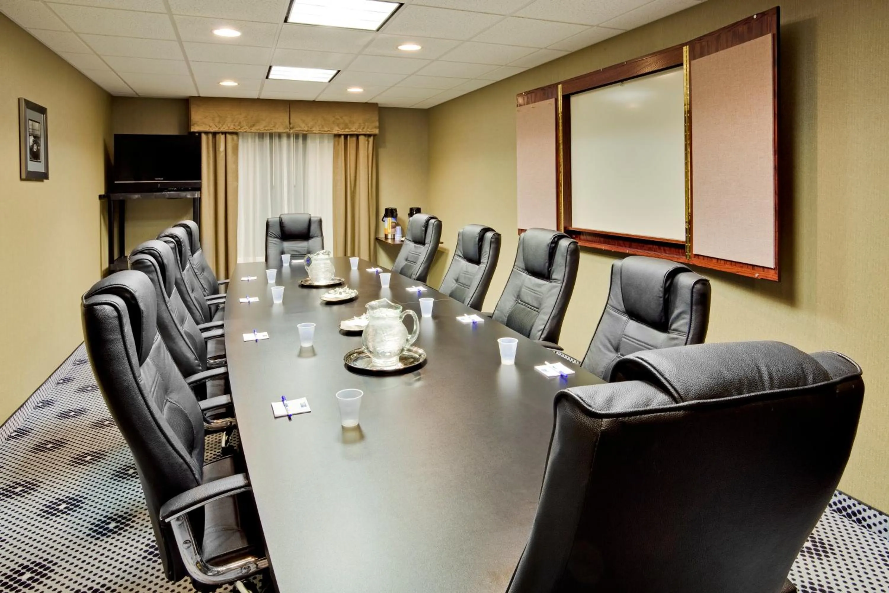 Meeting/conference room in Holiday Inn Express Hotel & Suites Lebanon by IHG