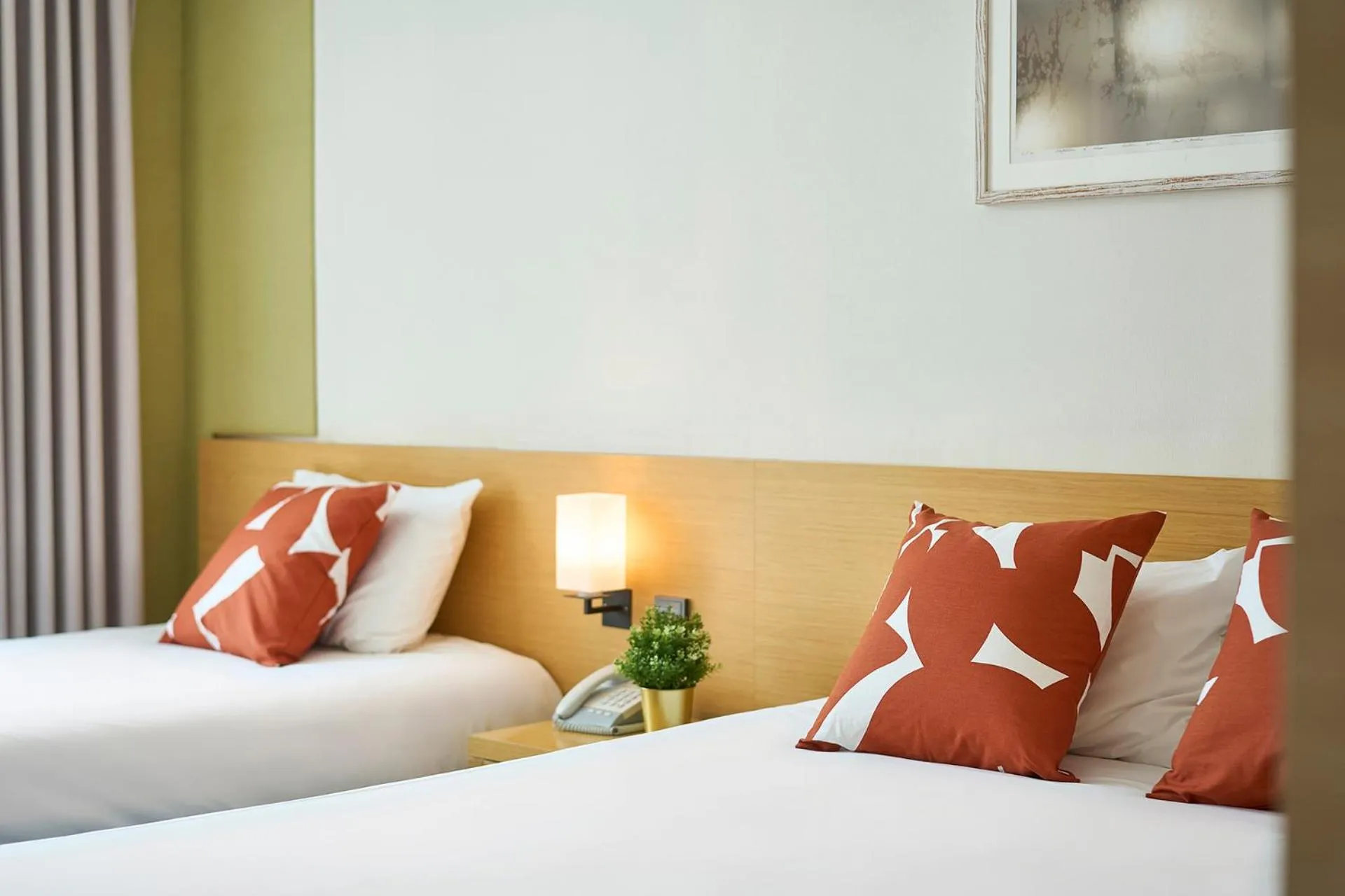 Photo of the whole room, Bed in Jeju Central City Hotel