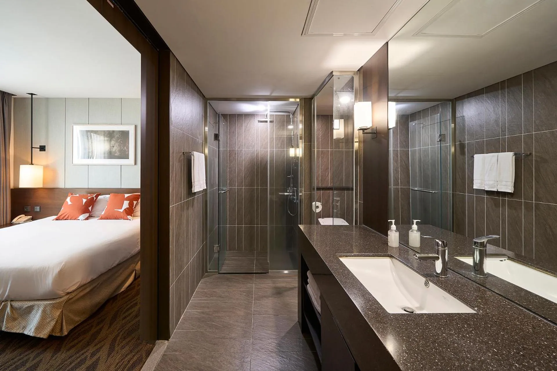 Bathroom, Bed in Jeju Central City Hotel