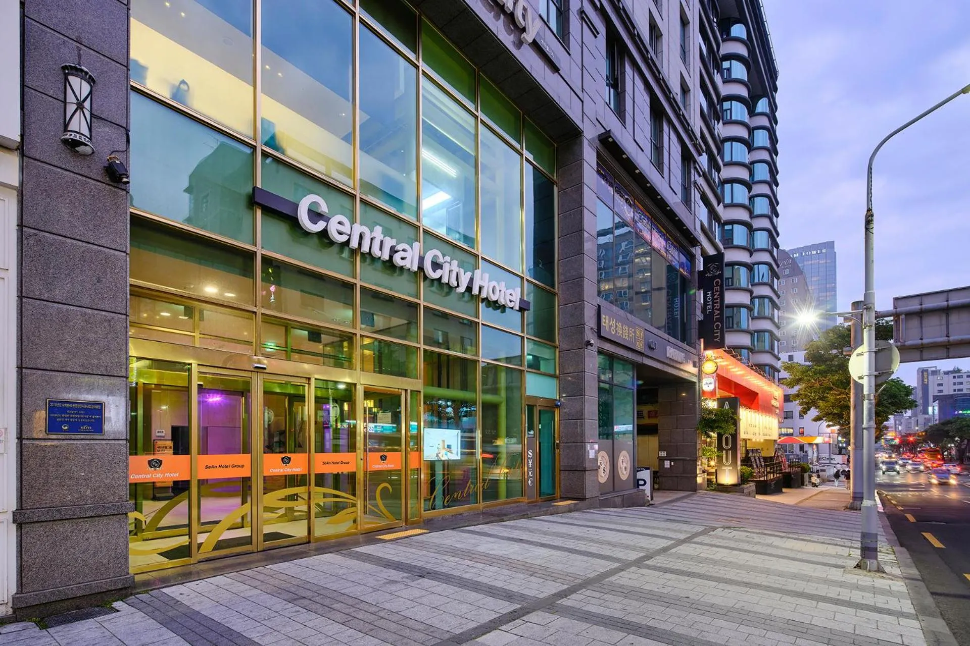 Facade/entrance in Jeju Central City Hotel