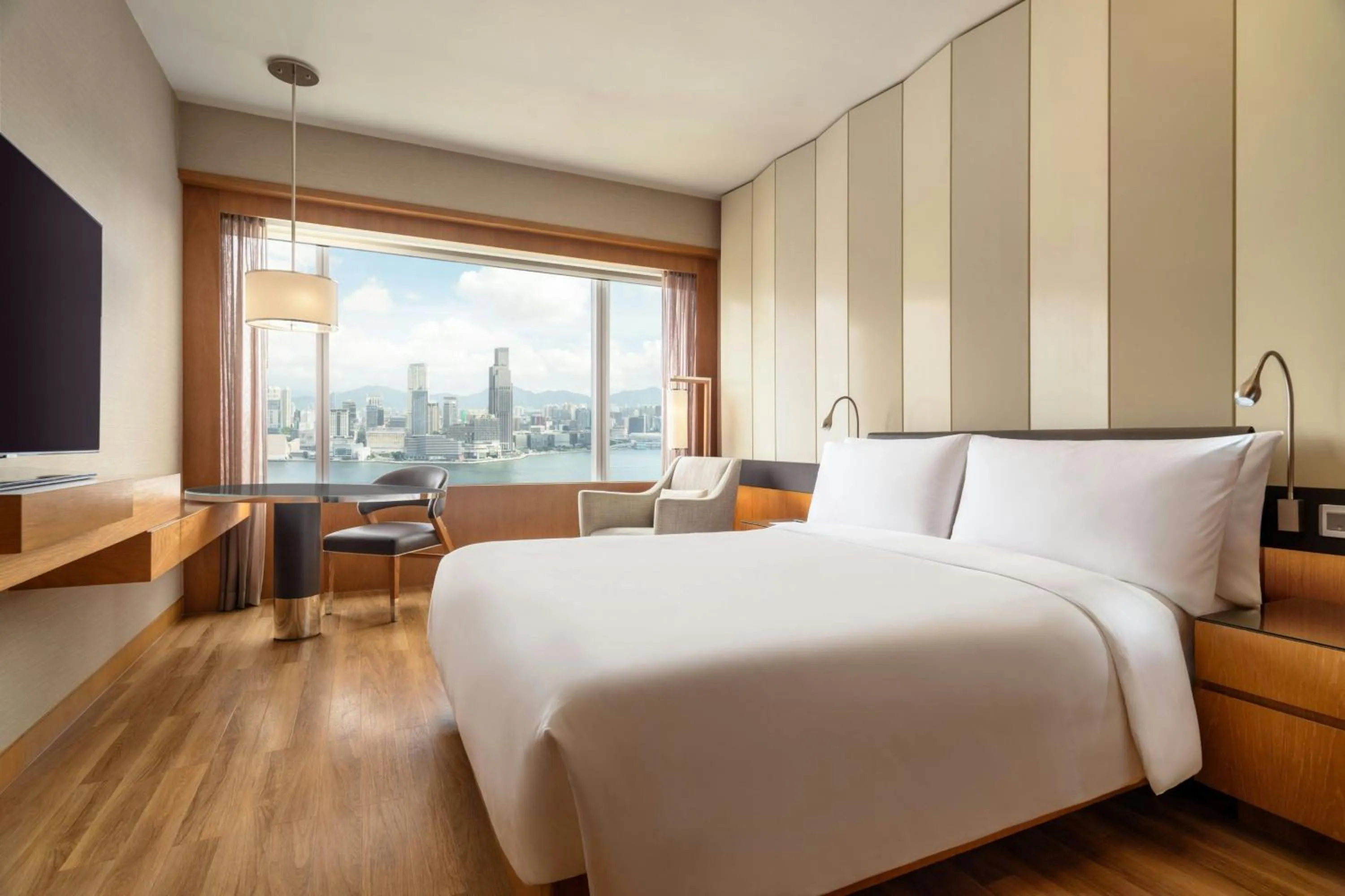 Photo of the whole room, Bed in Renaissance Hong Kong Harbour View Hotel
