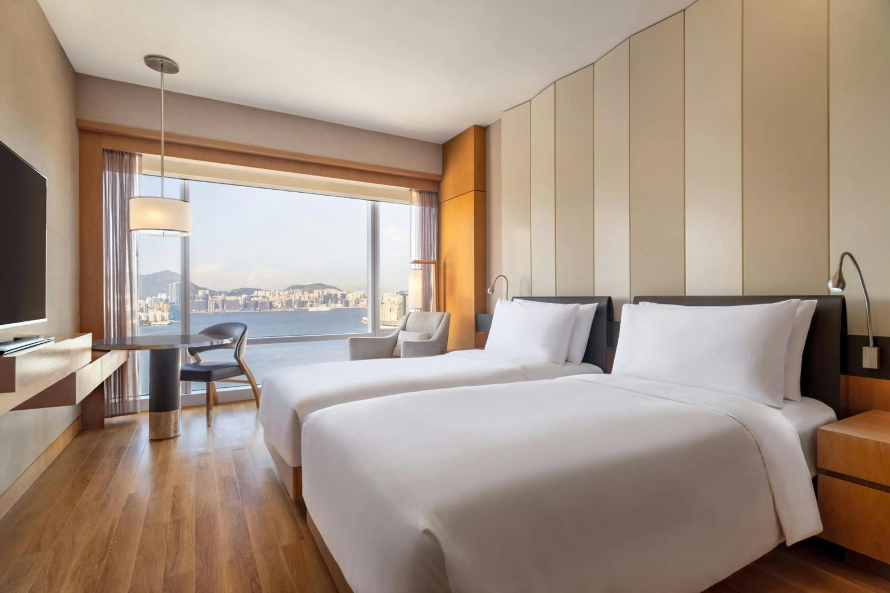 Photo of the whole room, Bed in Renaissance Hong Kong Harbour View Hotel
