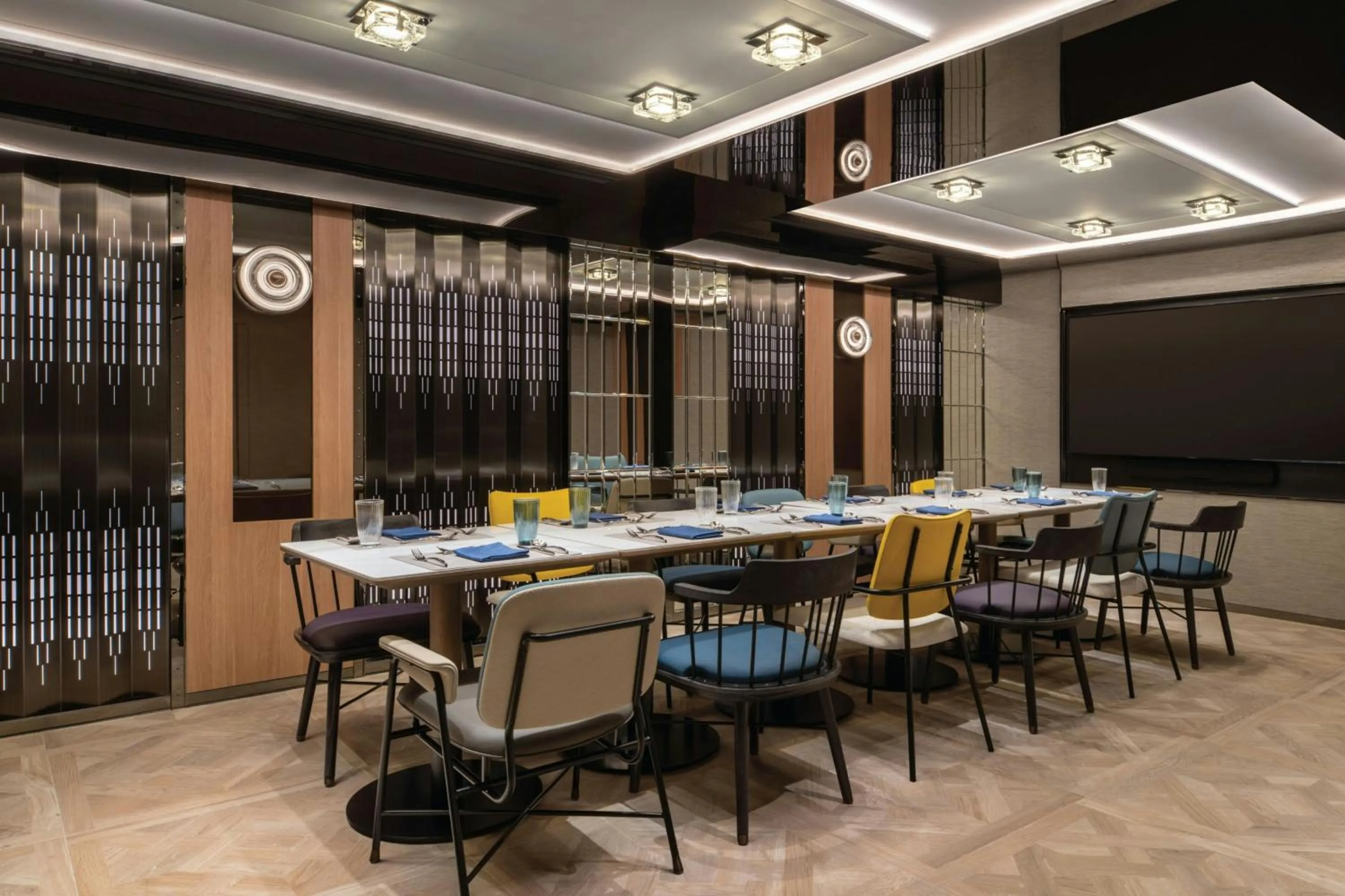 Restaurant/places to eat in Renaissance Hong Kong Harbour View Hotel