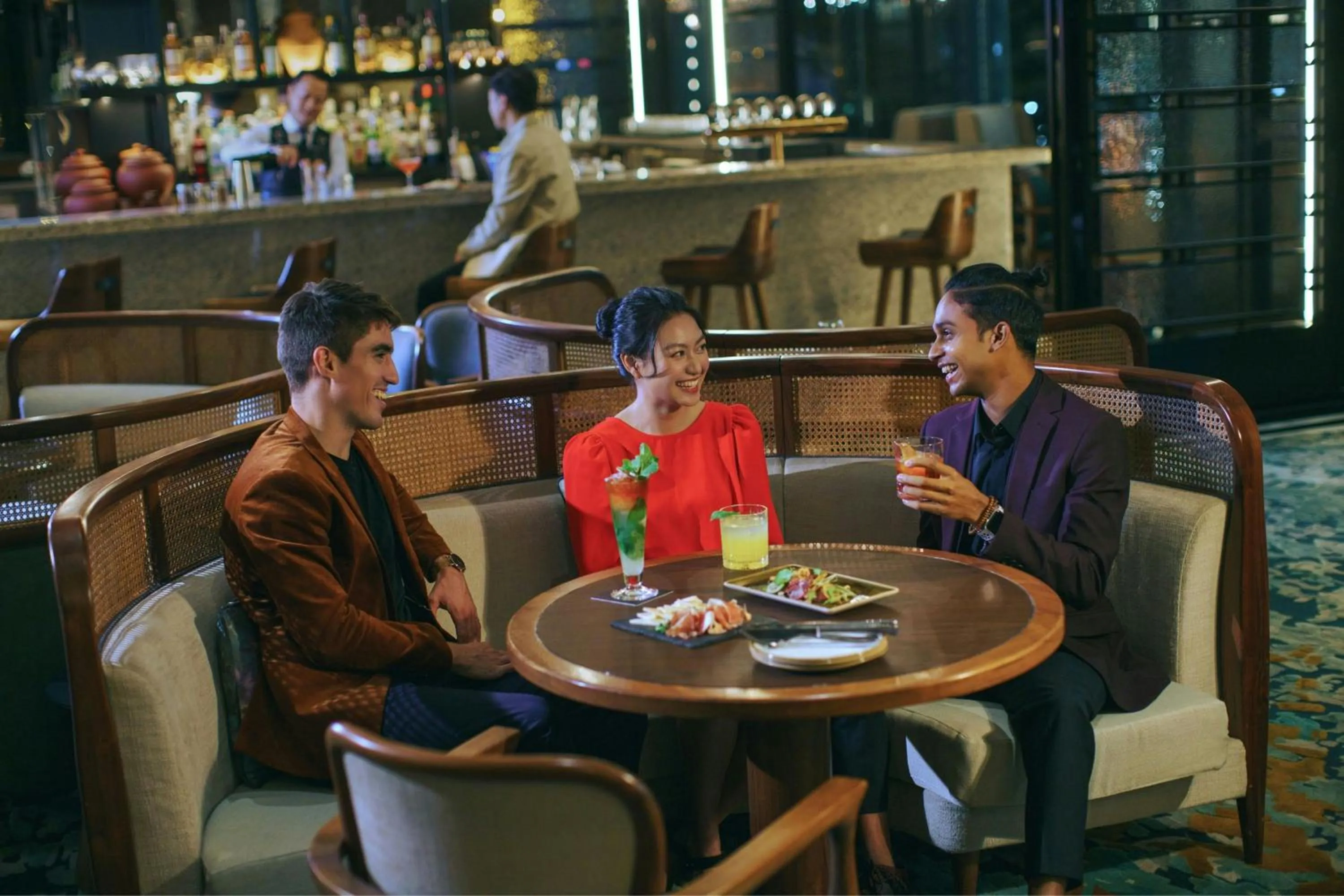 Lounge or bar in Renaissance Hong Kong Harbour View Hotel