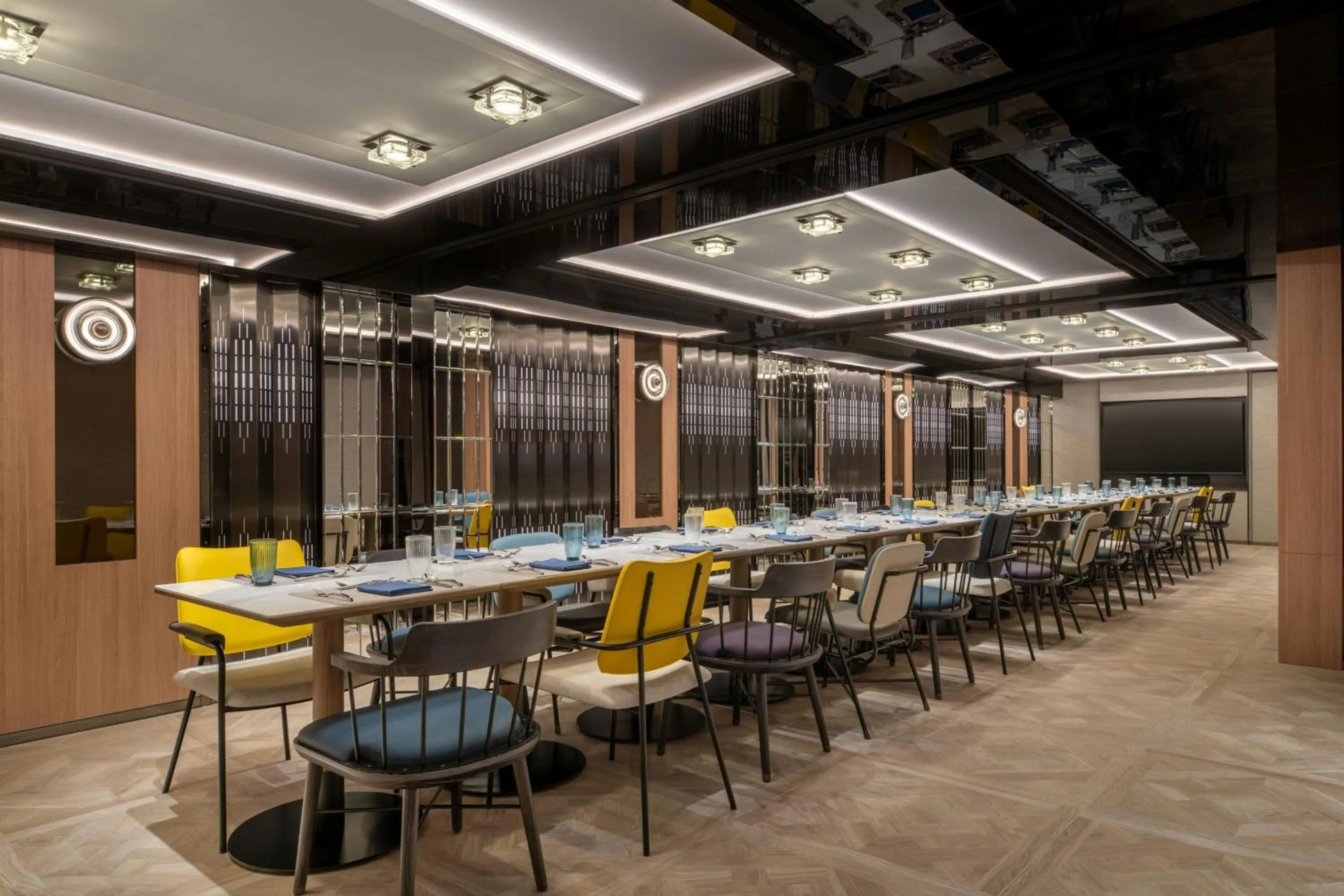 Restaurant/places to eat in Renaissance Hong Kong Harbour View Hotel