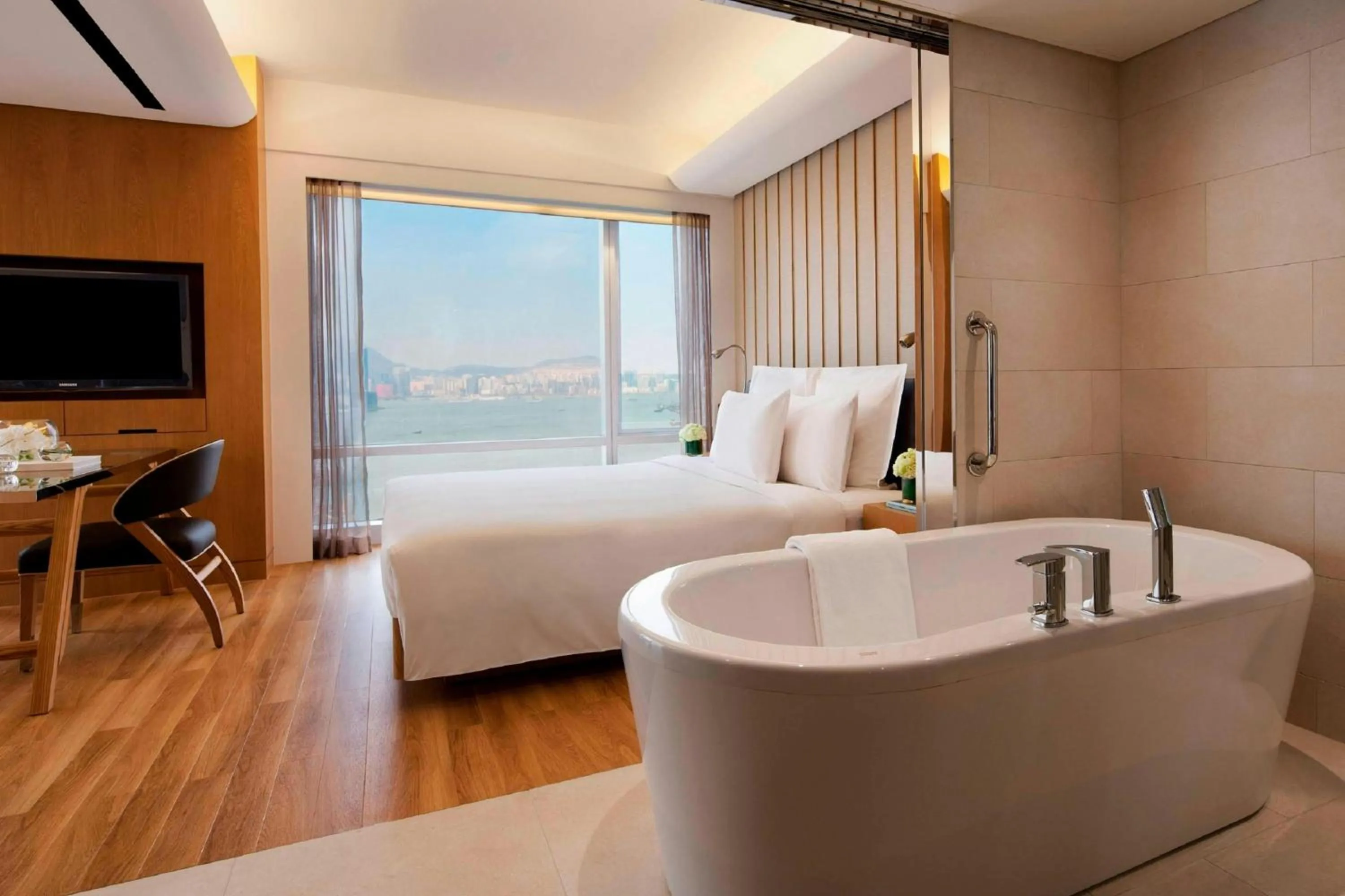 Bathroom, Bed in Renaissance Hong Kong Harbour View Hotel