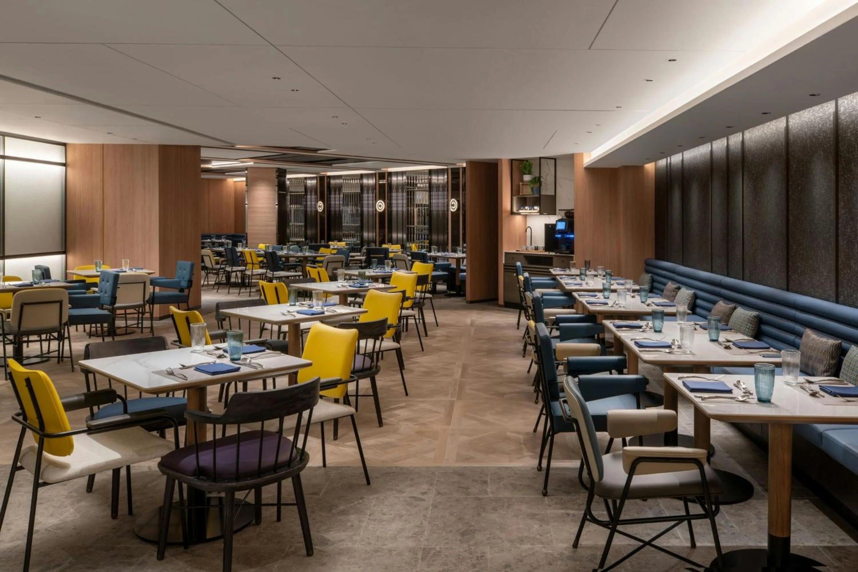 Restaurant/places to eat in Renaissance Hong Kong Harbour View Hotel