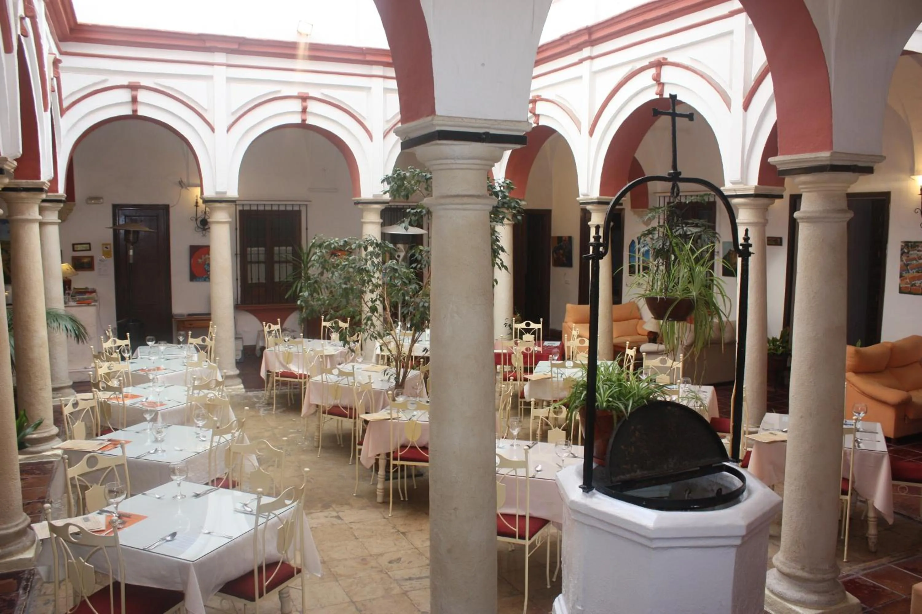 Restaurant/places to eat in Hotel Marqués de Torresoto by Vivere Stays
