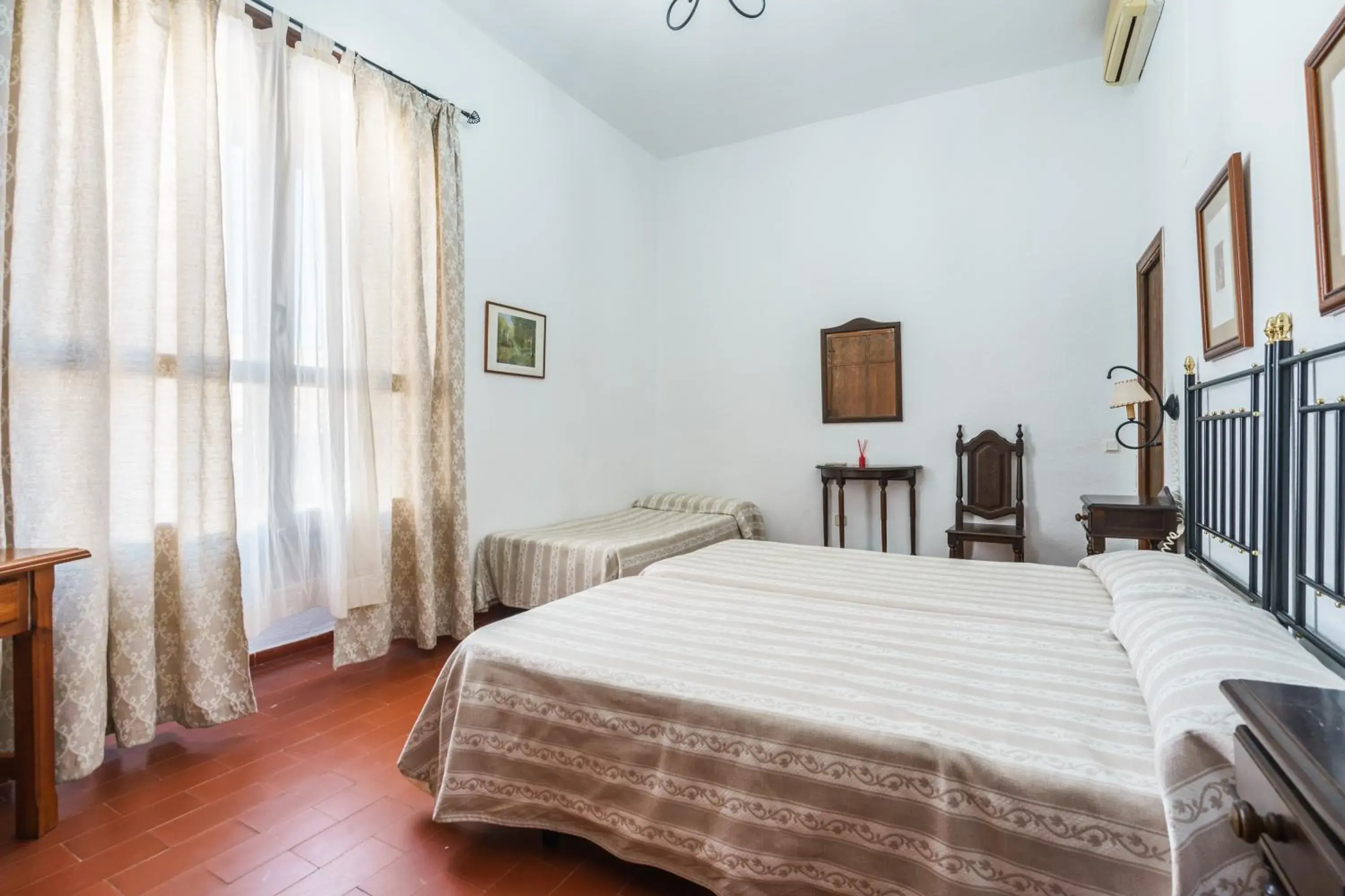 Triple Room in Hotel Marqués de Torresoto by Vivere Stays Triple Room in Hotel Marqués de Torresoto by Vivere Stays