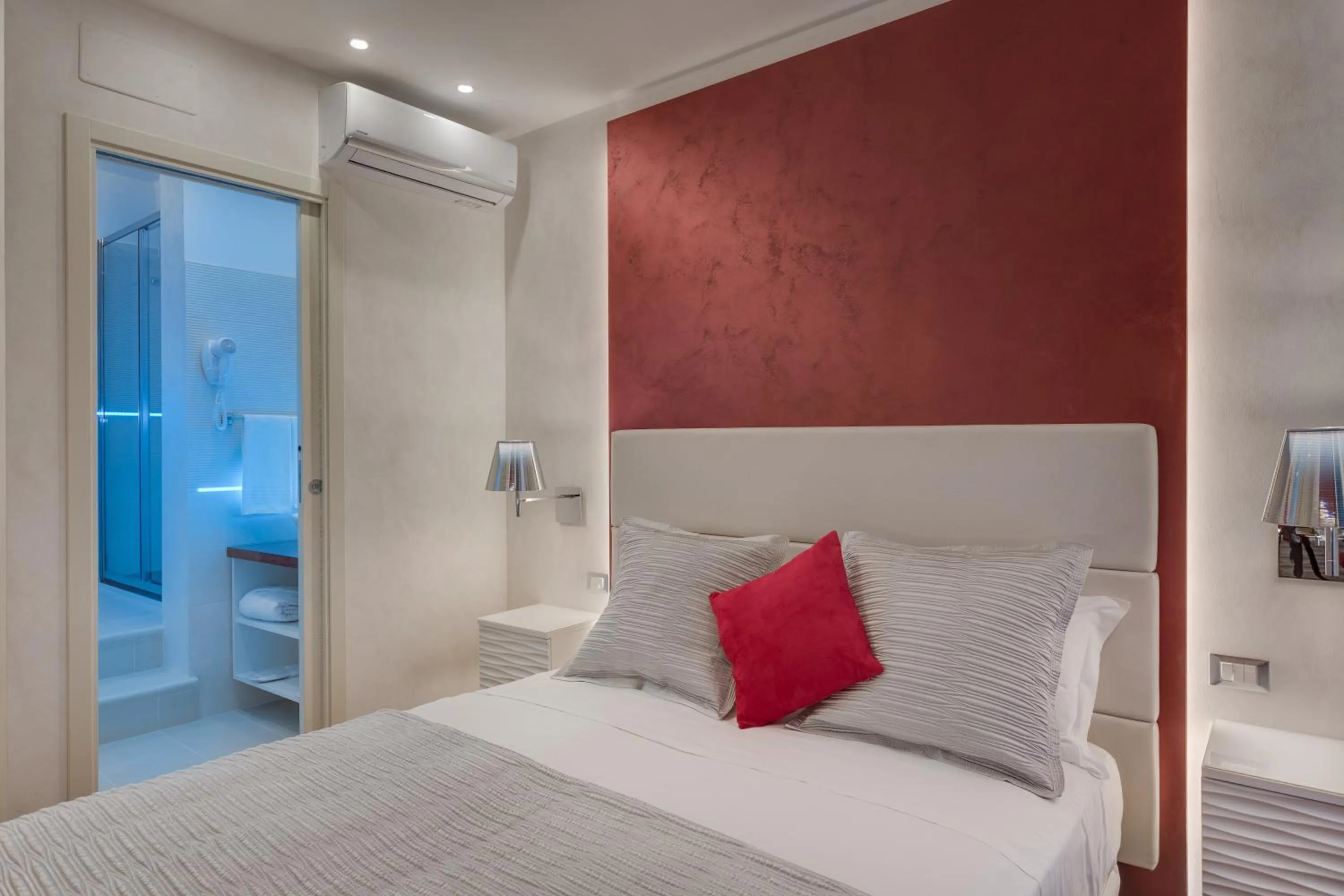 Bed in Shali Luxury Suite Spagna