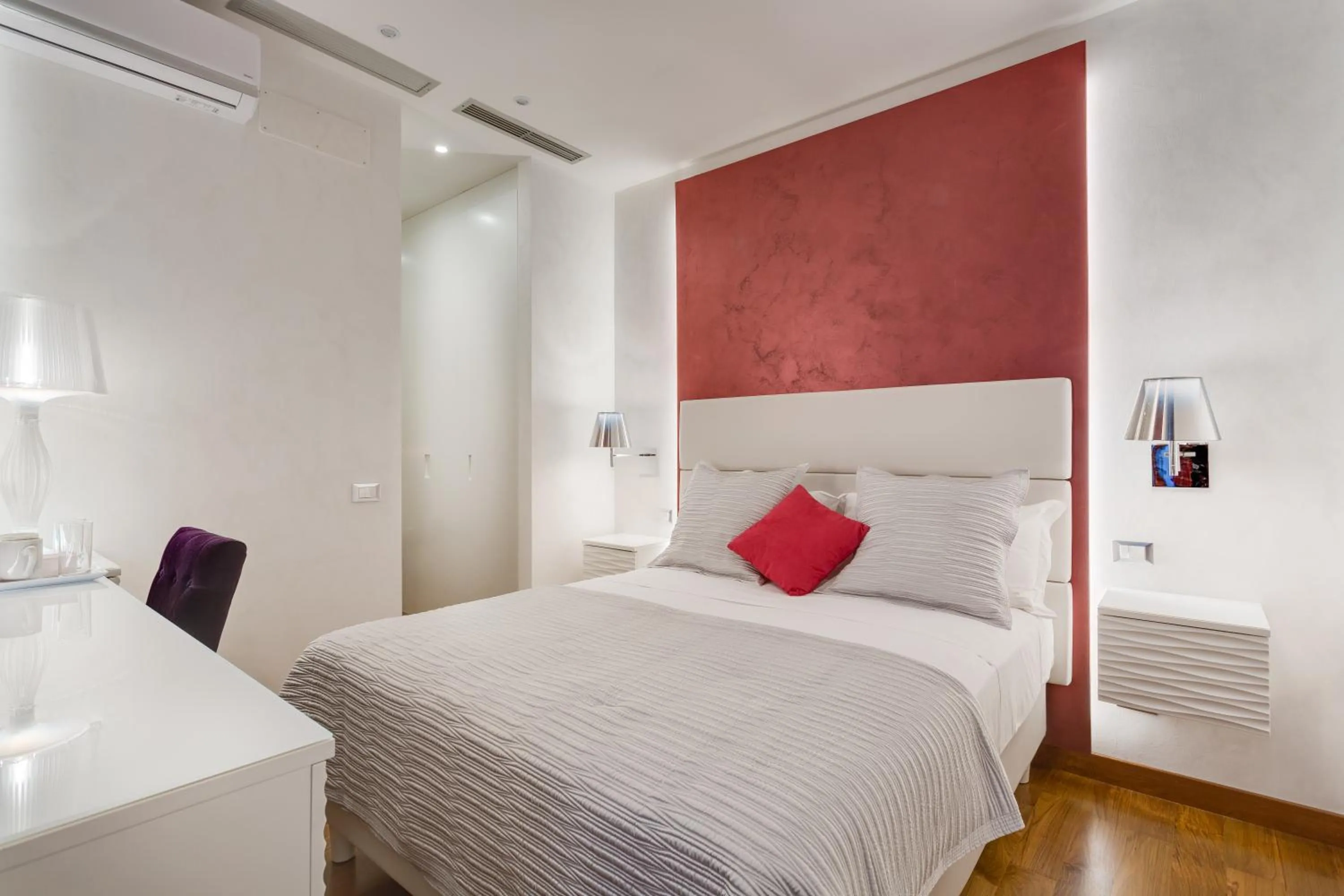 Photo of the whole room, Bed in Shali Luxury Suite Spagna