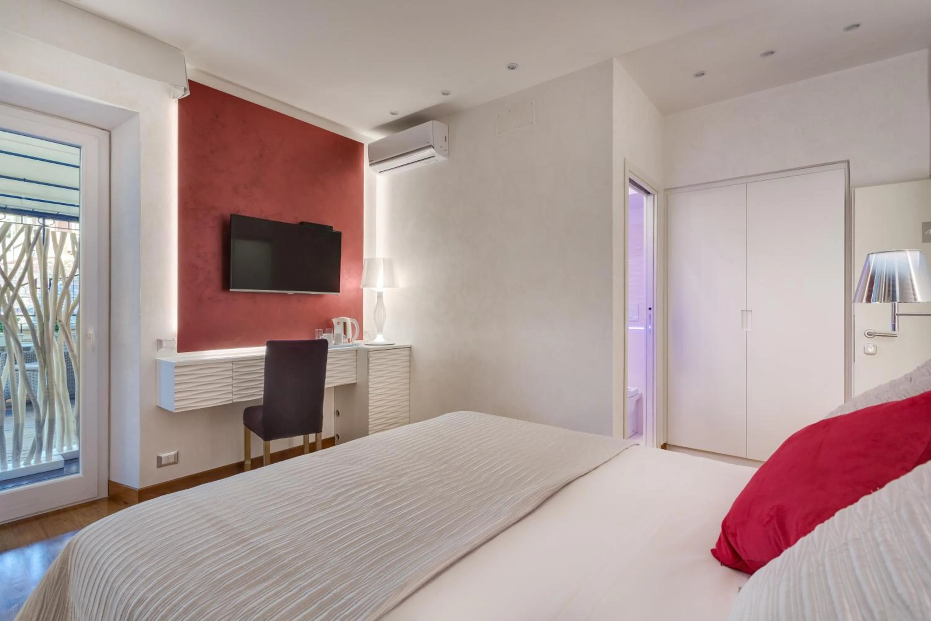 Bedroom, Bed in Shali Luxury Suite Spagna