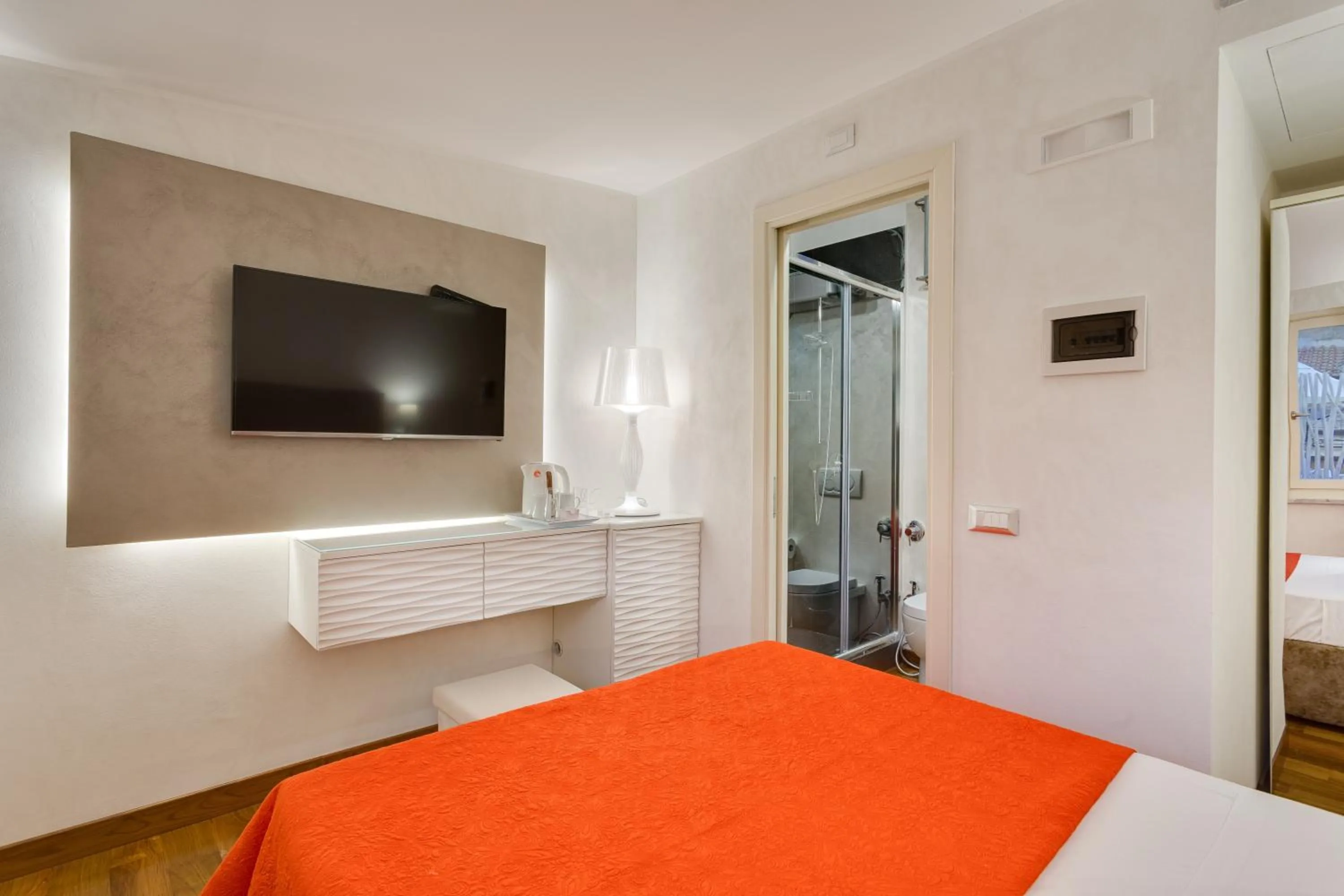 Decorative detail, Bed in Shali Luxury Suite Spagna