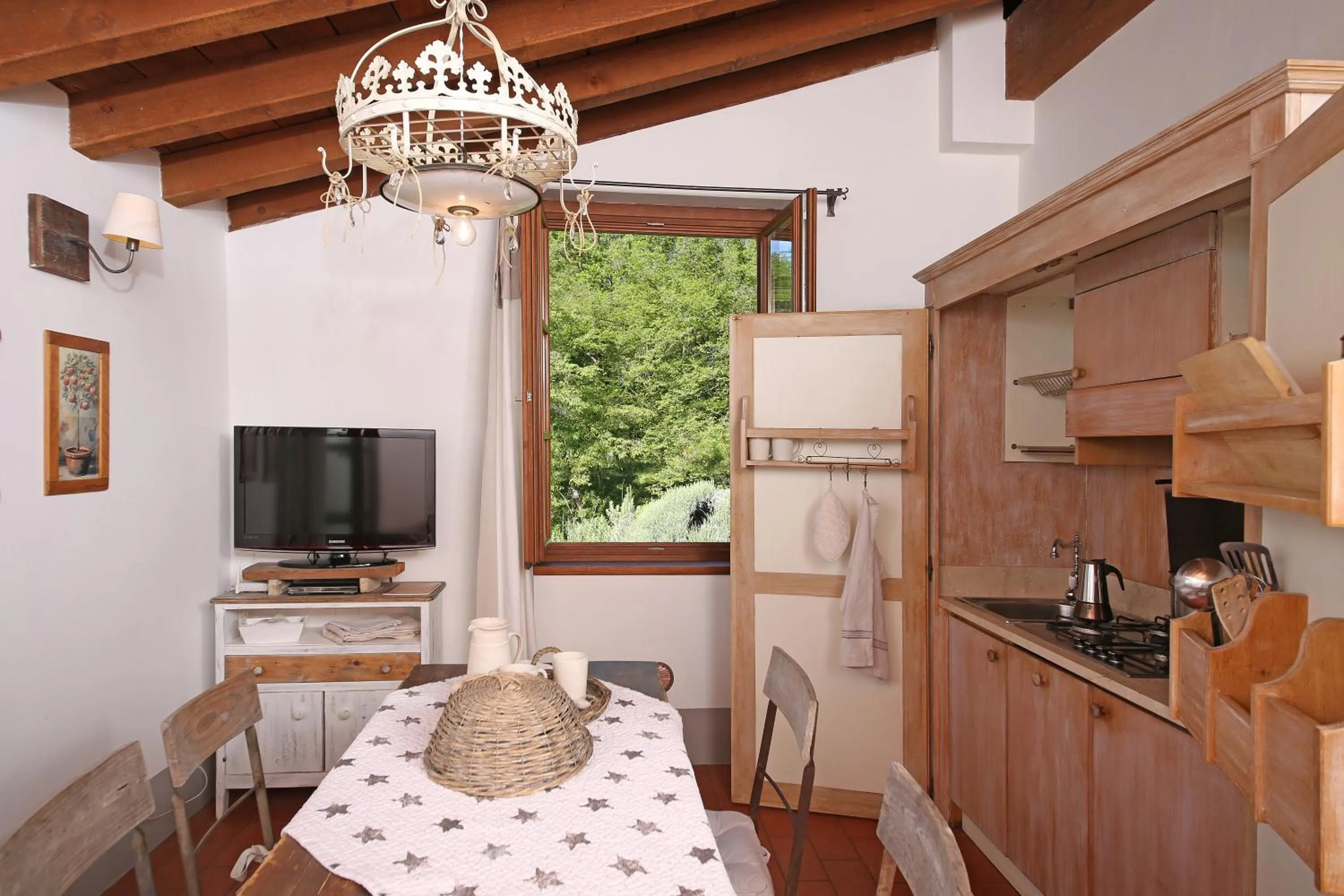 Dining area in Premignaga Natural Home