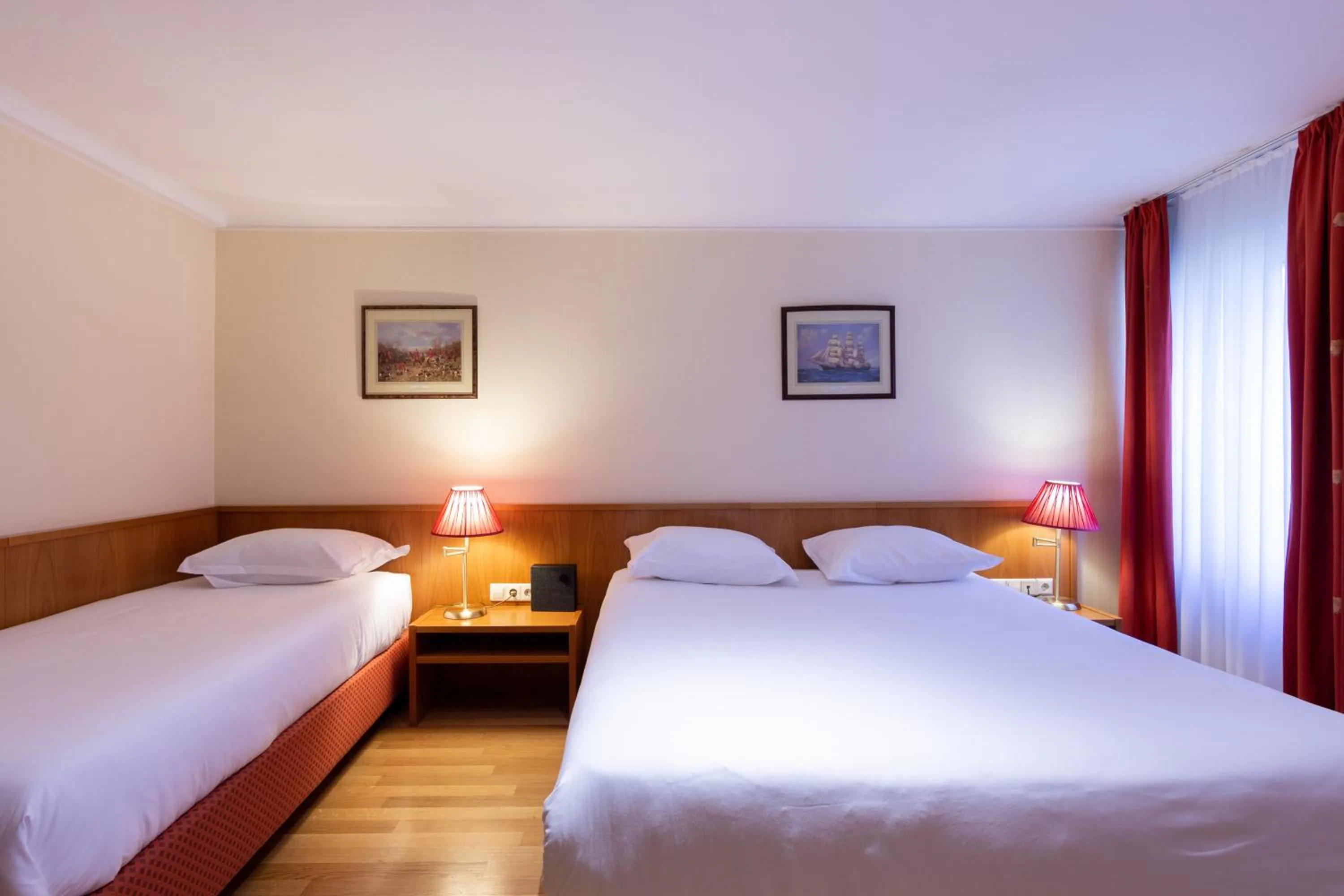 Bed in Hotel Perrin - former Carlton