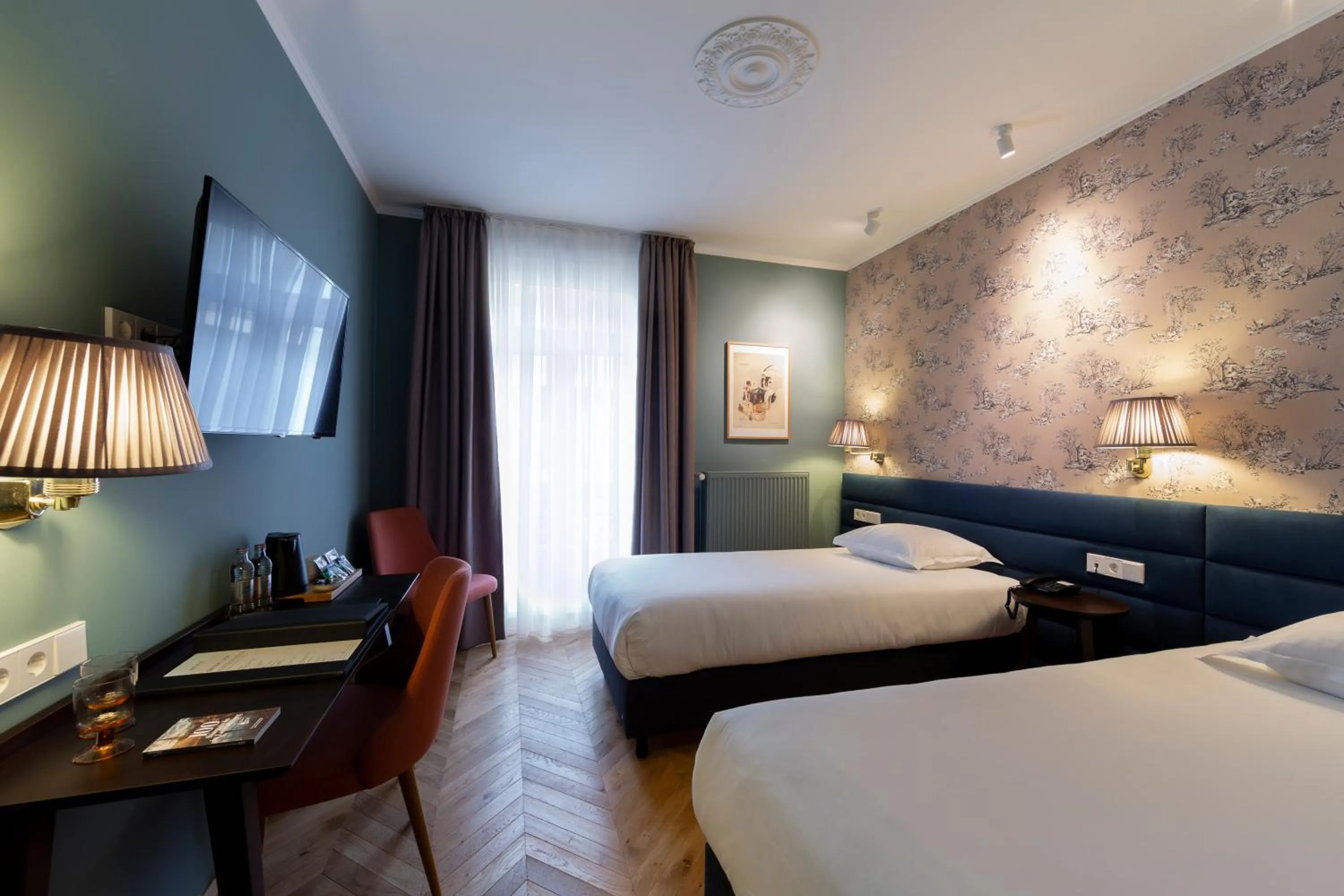 Bedroom, Bed in Hotel Perrin - former Carlton