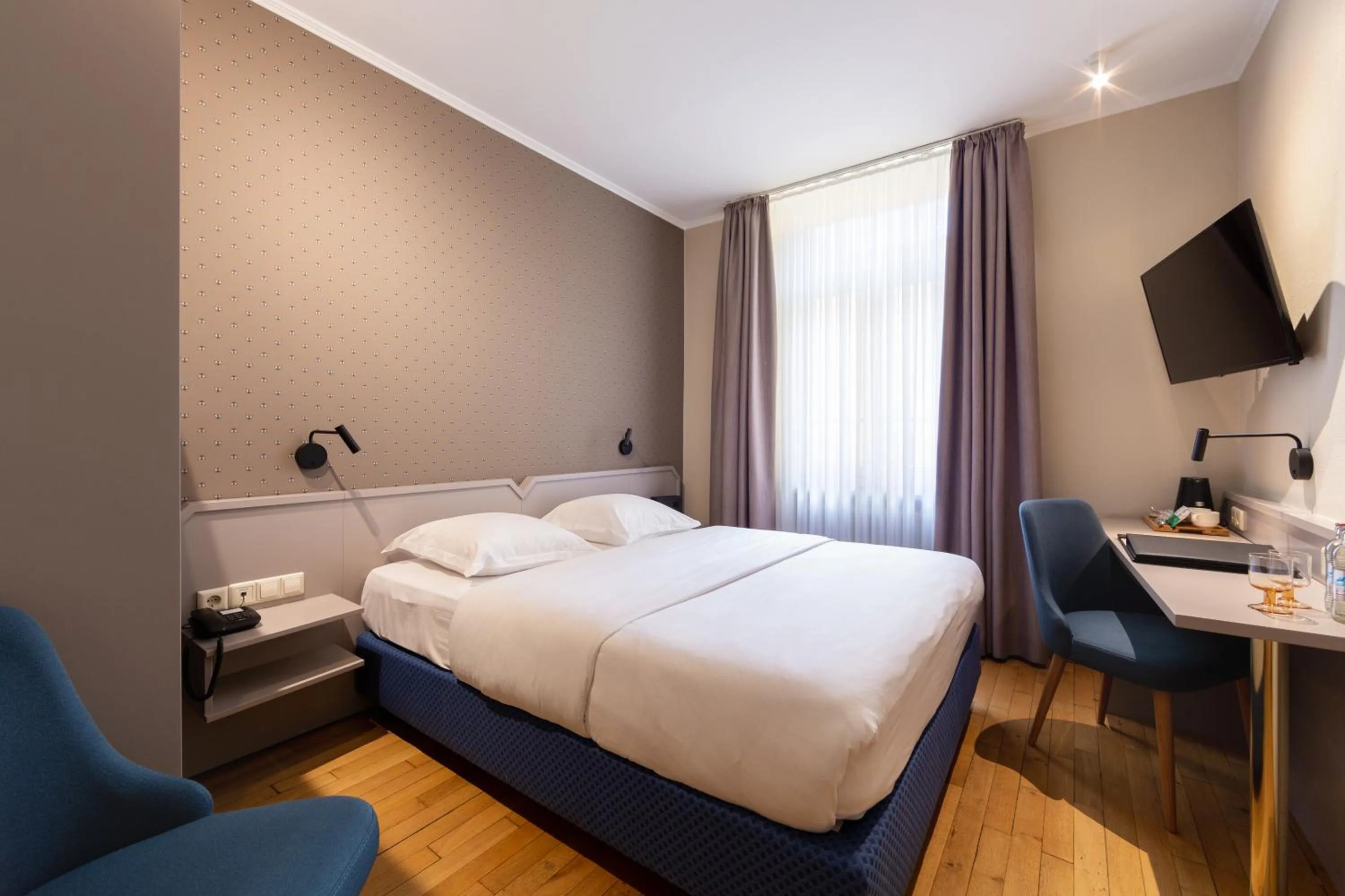 Bed in Hotel Perrin - former Carlton