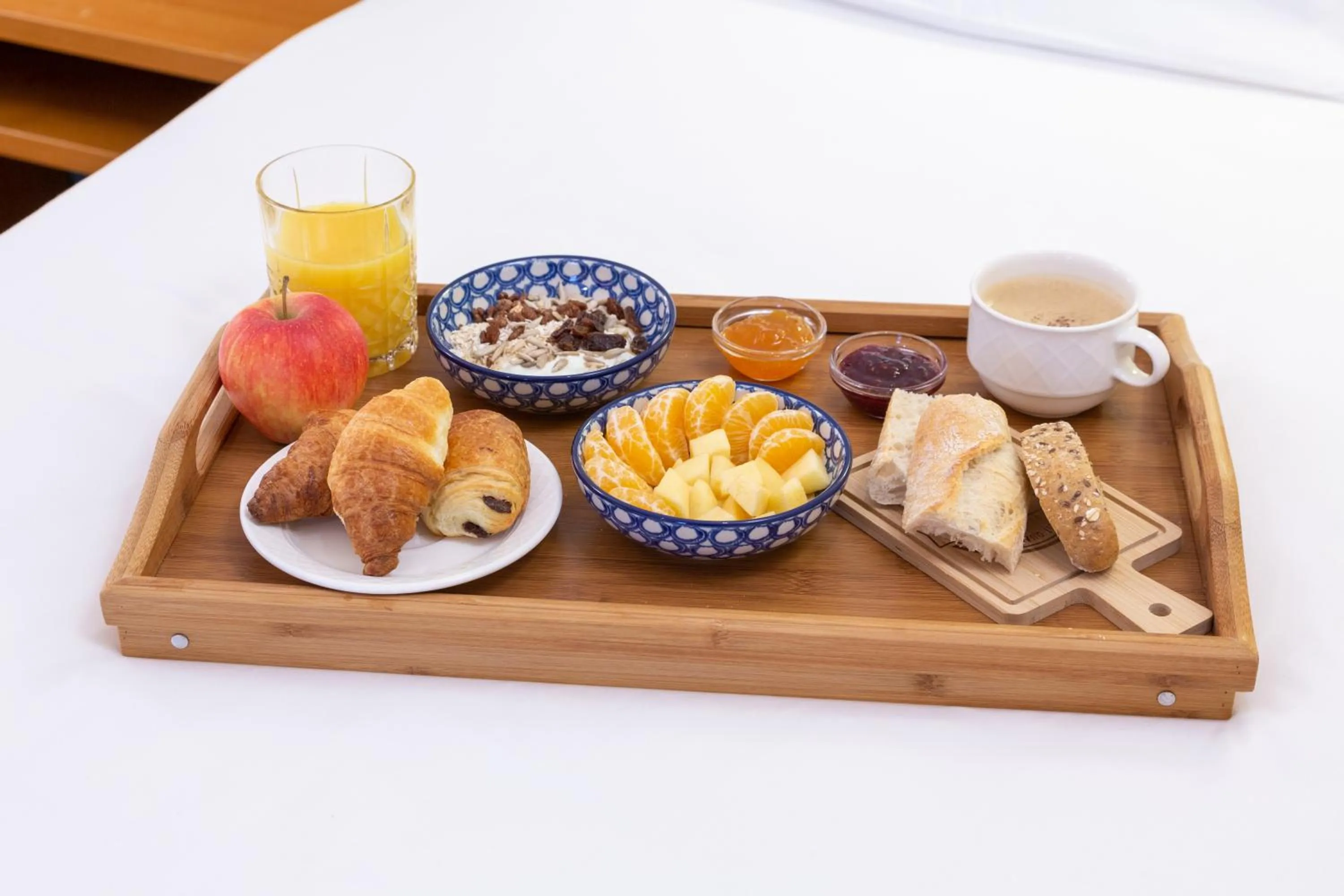 Food and drinks in Hotel Perrin - former Carlton