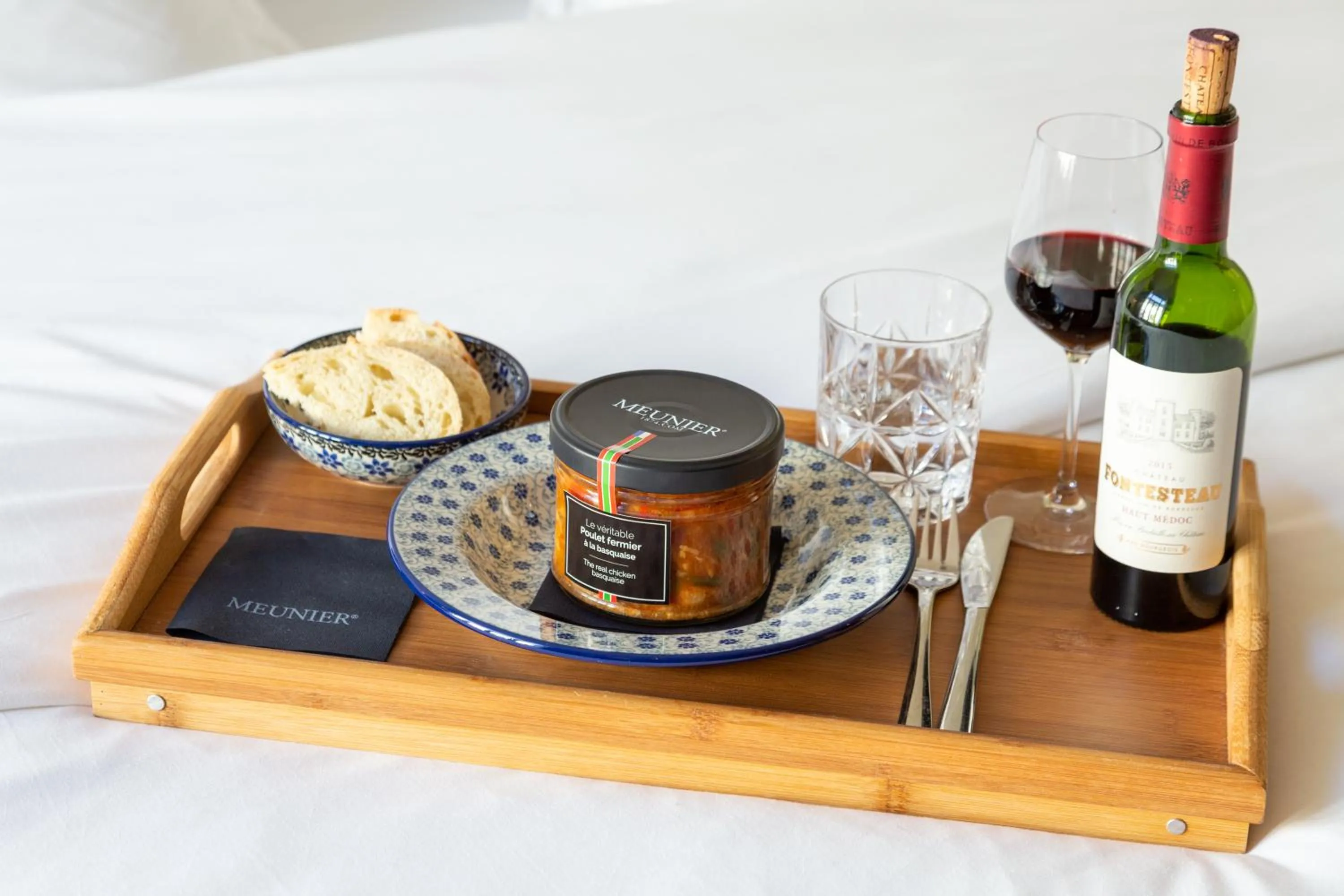 Food and drinks in Hotel Perrin - former Carlton