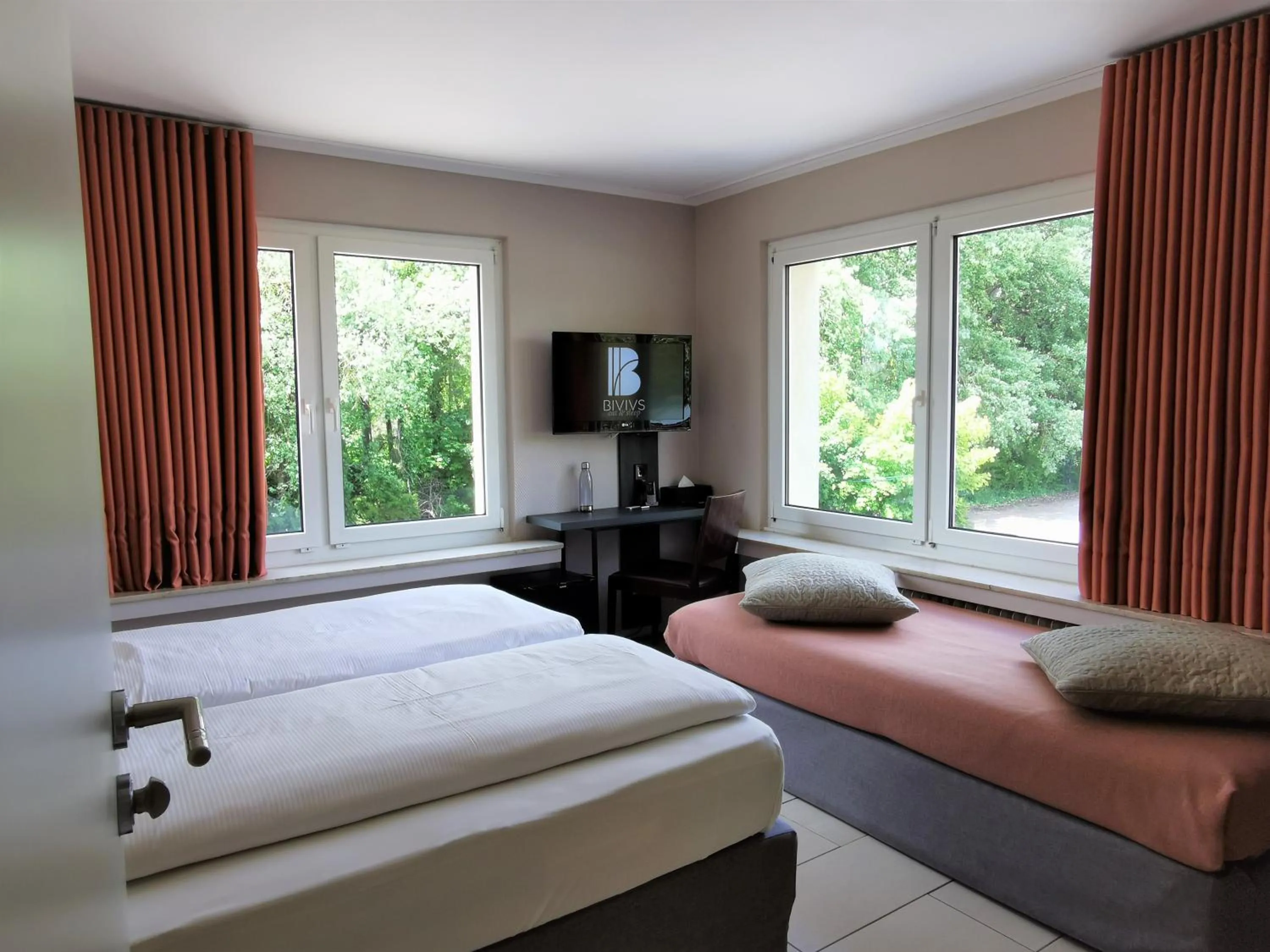 Bedroom, Bed in BIVIUS Hotel Restaurant Luxembourg