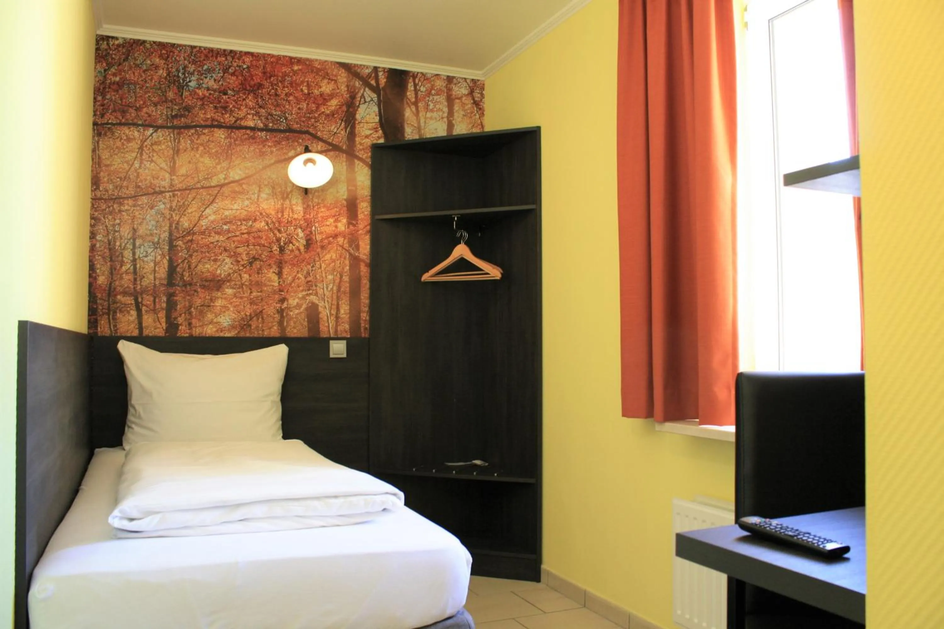 Bedroom, Bed in BIVIUS Hotel Restaurant Luxembourg